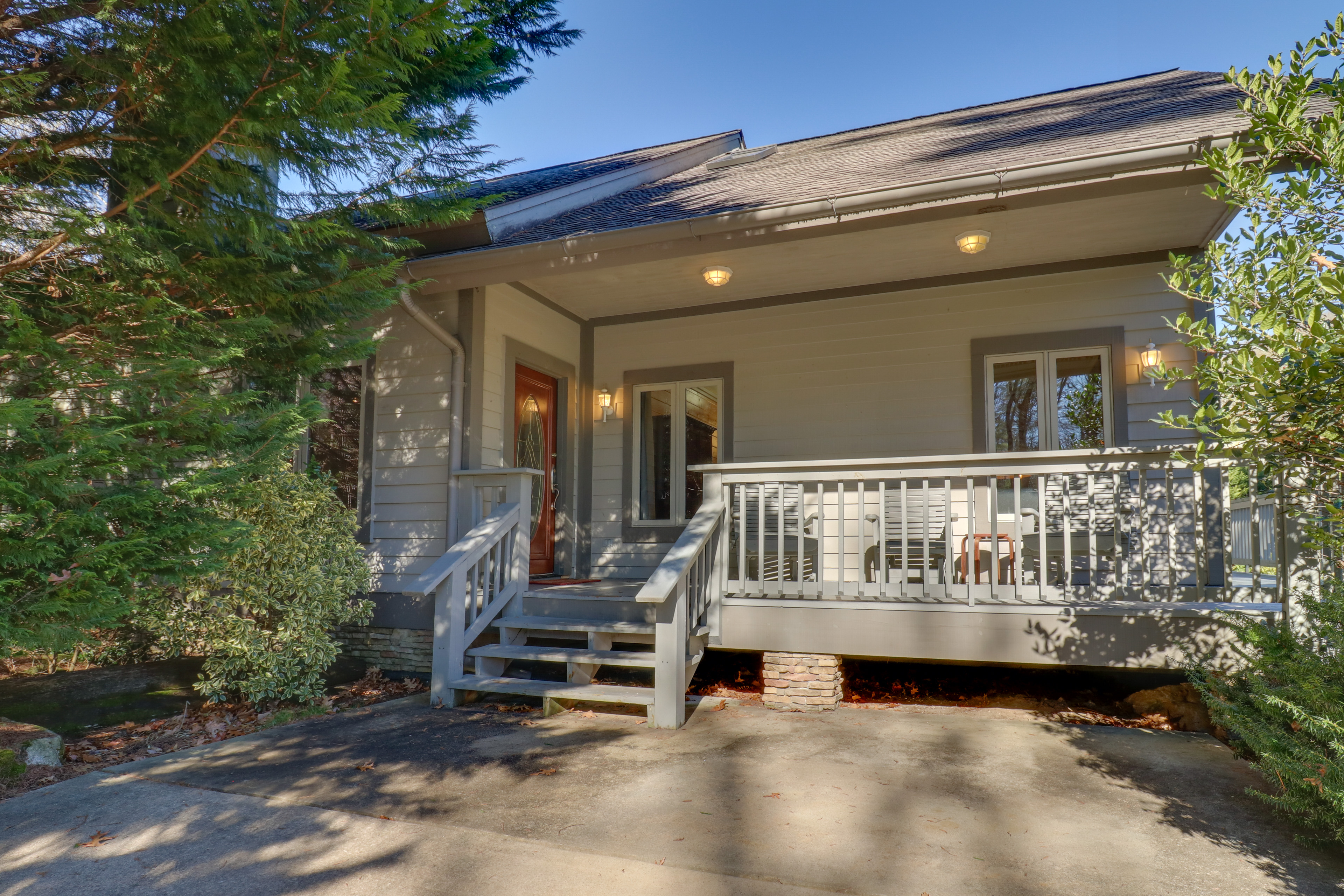 'Heaven South' Waterfront Apartment w/ Dock & Deck