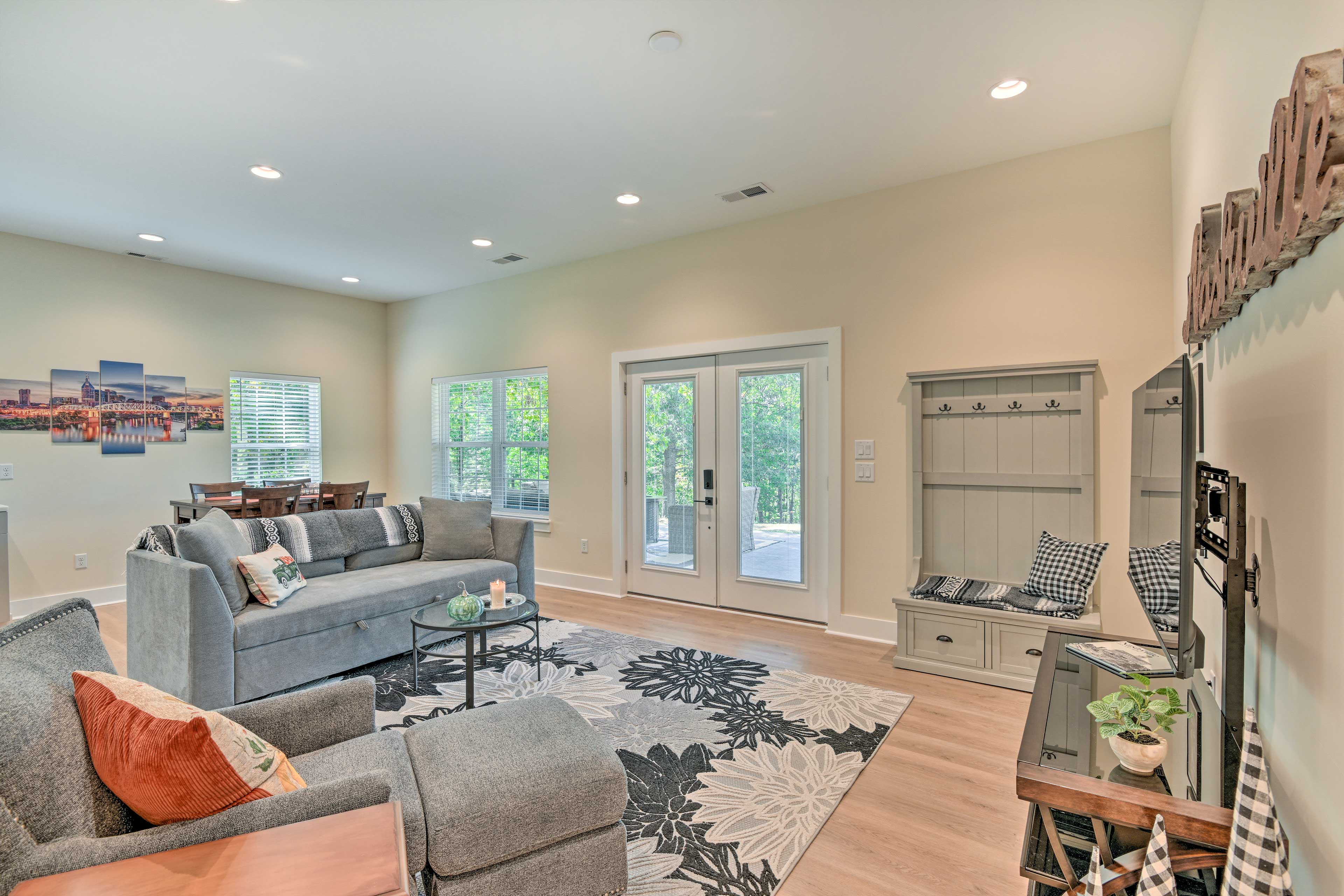 Cozy Tennessee Country Retreat on 5 Acres!