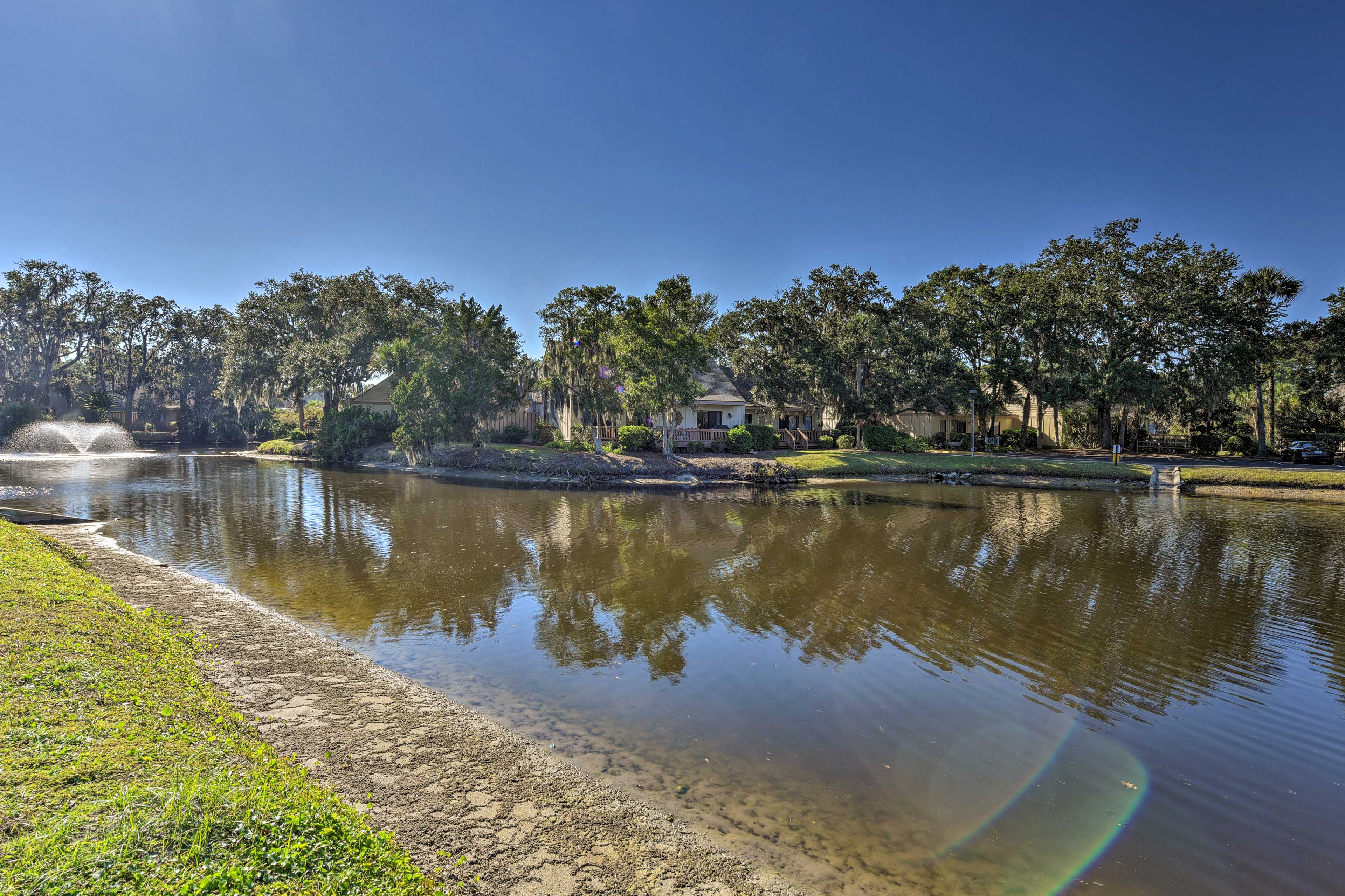 Palmetto Dunes Villa w/ Deck & Lagoon Views!