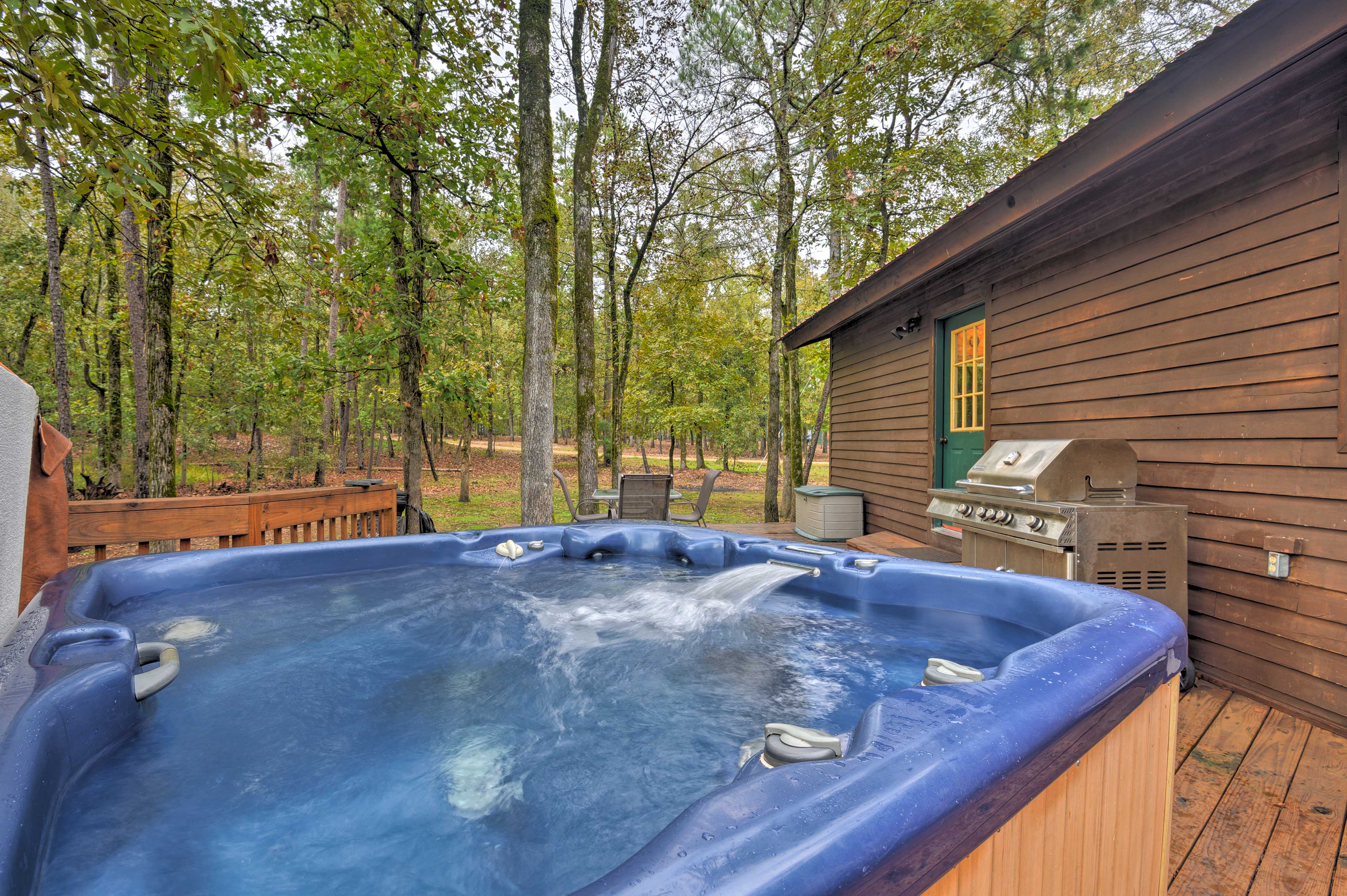 Property Image 2 - Hochatown Hideaway w/ Hot Tub, Grill & Fire Pit!