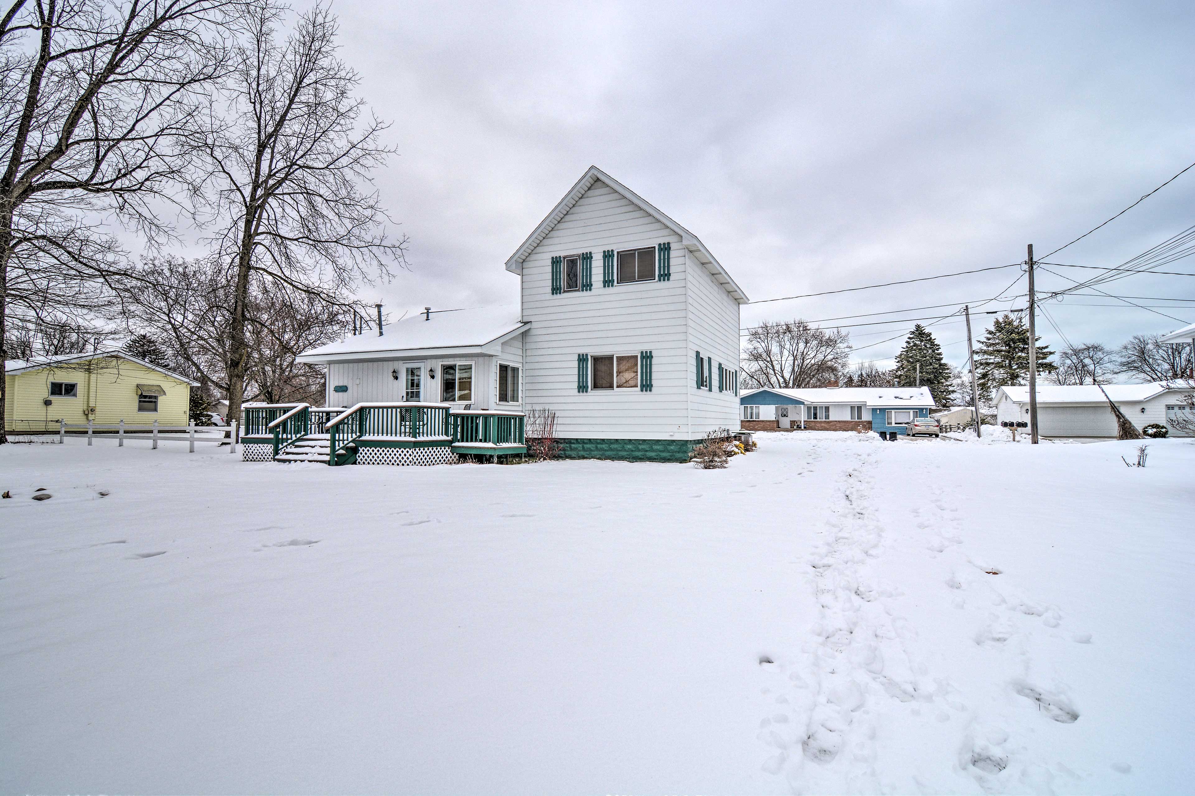 Property Image 2 - Hip Downtown Cottage - Walk to Beach, Pier, Dining