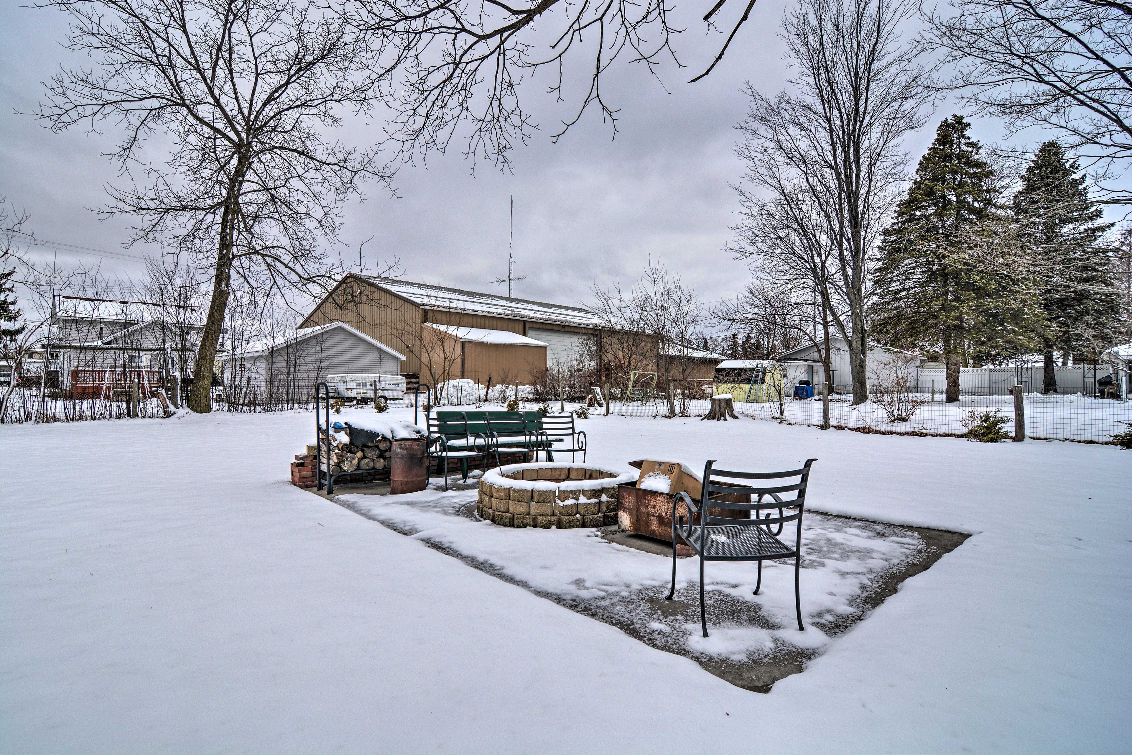 Hip Downtown Cottage - Walk to Beach, Pier, Dining