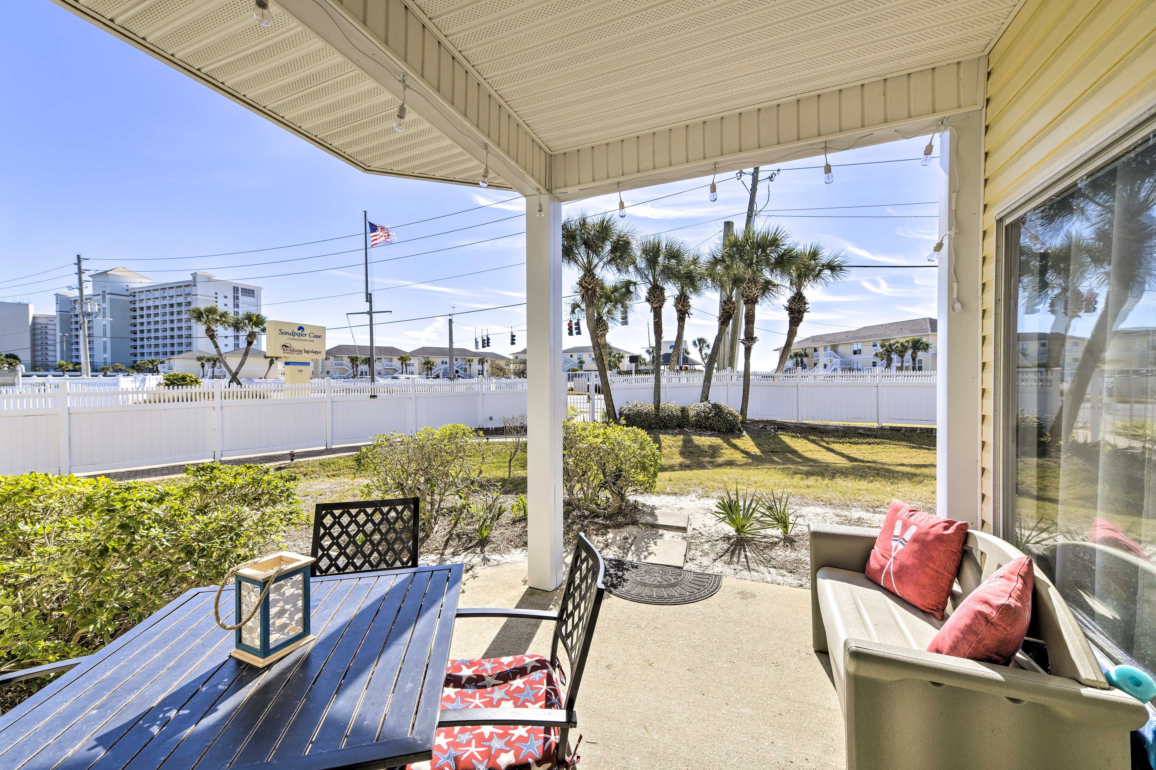 Coastal Condo with Pool - Walk to Destin Beach! - Home Rental in Destin