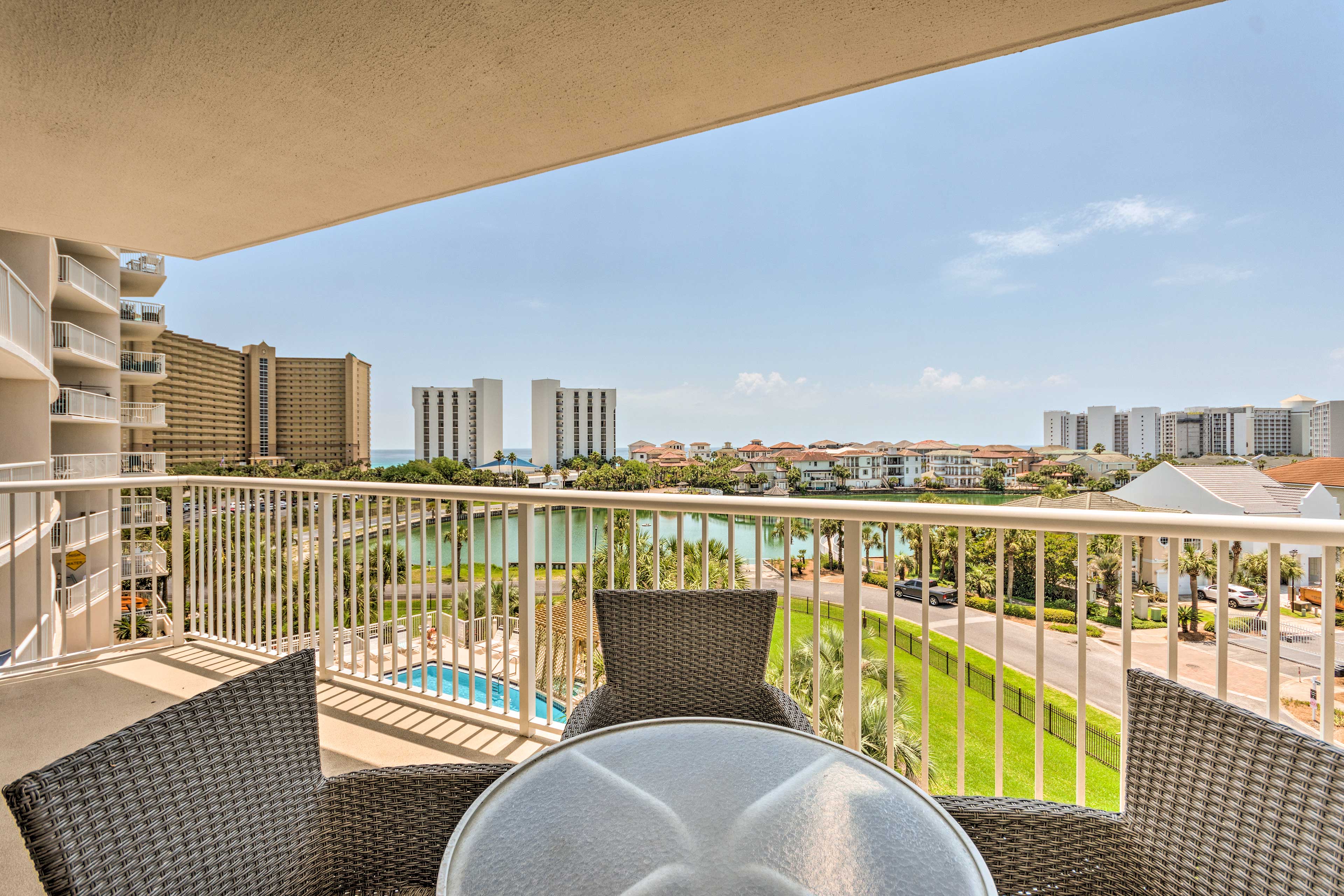 Property Image 2 - High-Rise Destin Condo w/ Balcony + Pool View