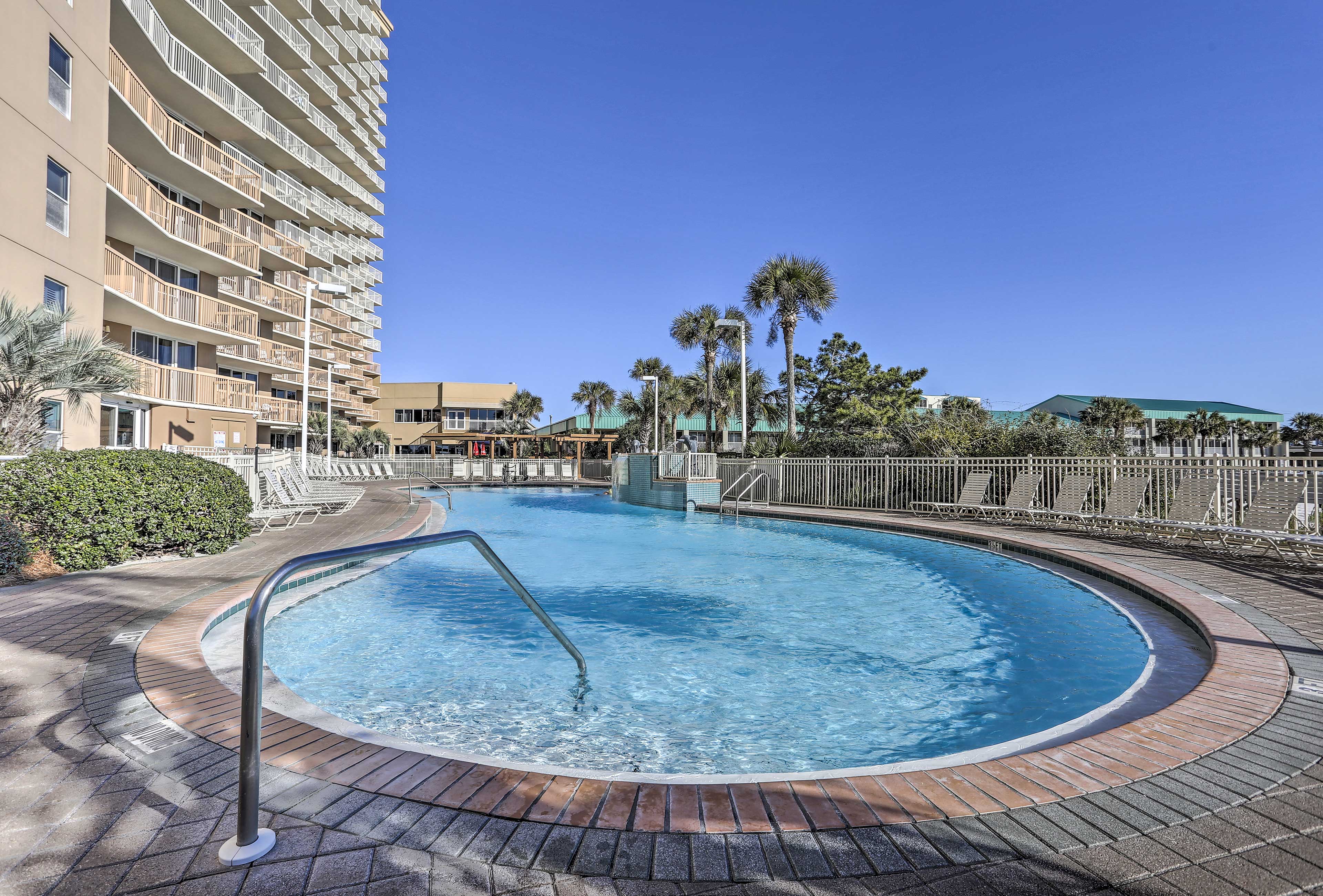 Property Image 1 - High-Rise Destin Condo w/ Balcony + Pool View