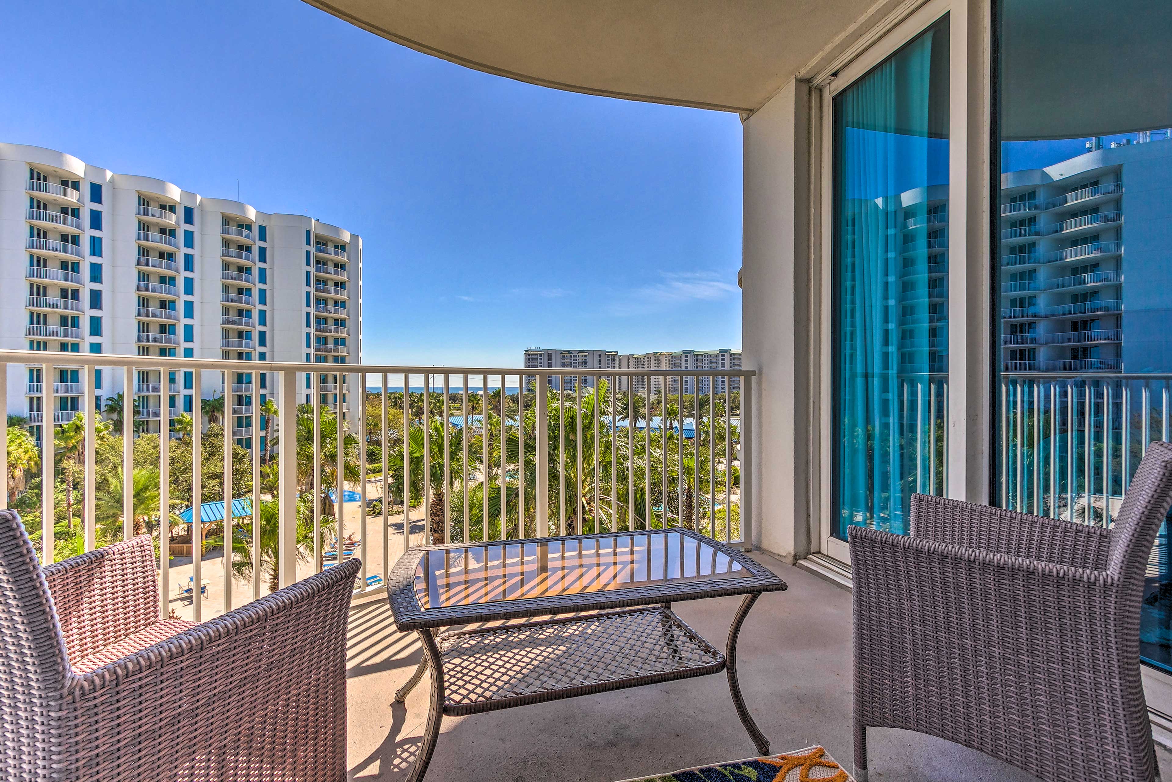 Property Image 2 - Destin Condo w/ Amenities & Pool < 1/2 Mi to Beach