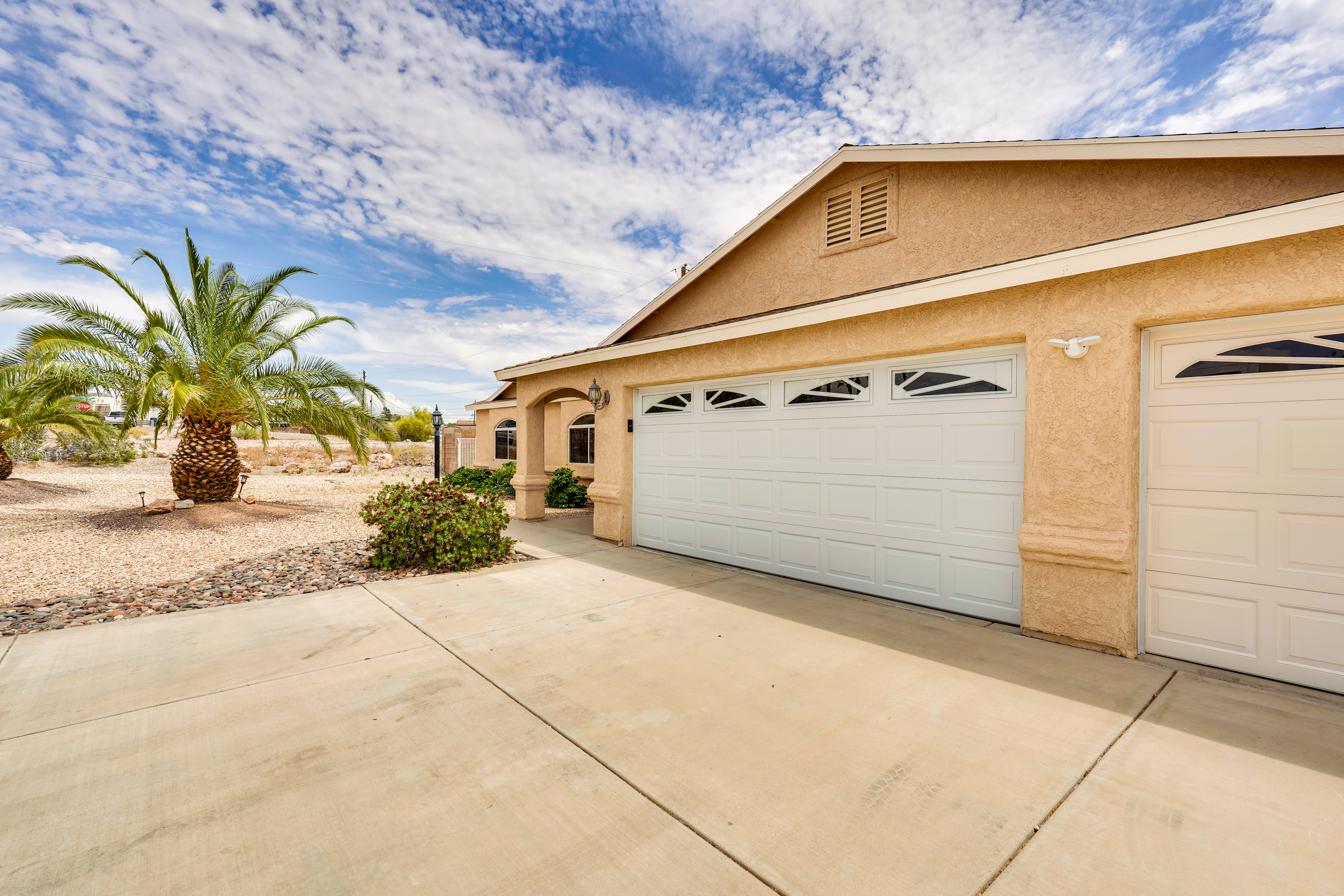 Property Image 1 - Havasu Home w/ Private Pool Near London Bridge