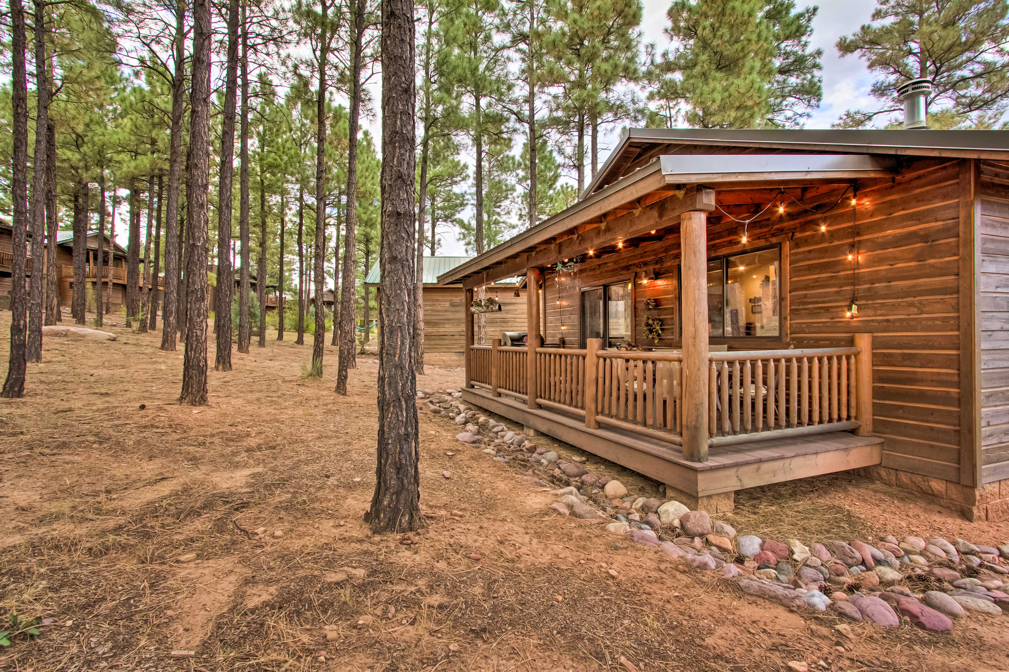 Honeybear Hollow Romantic Cabin Escape in Show Low