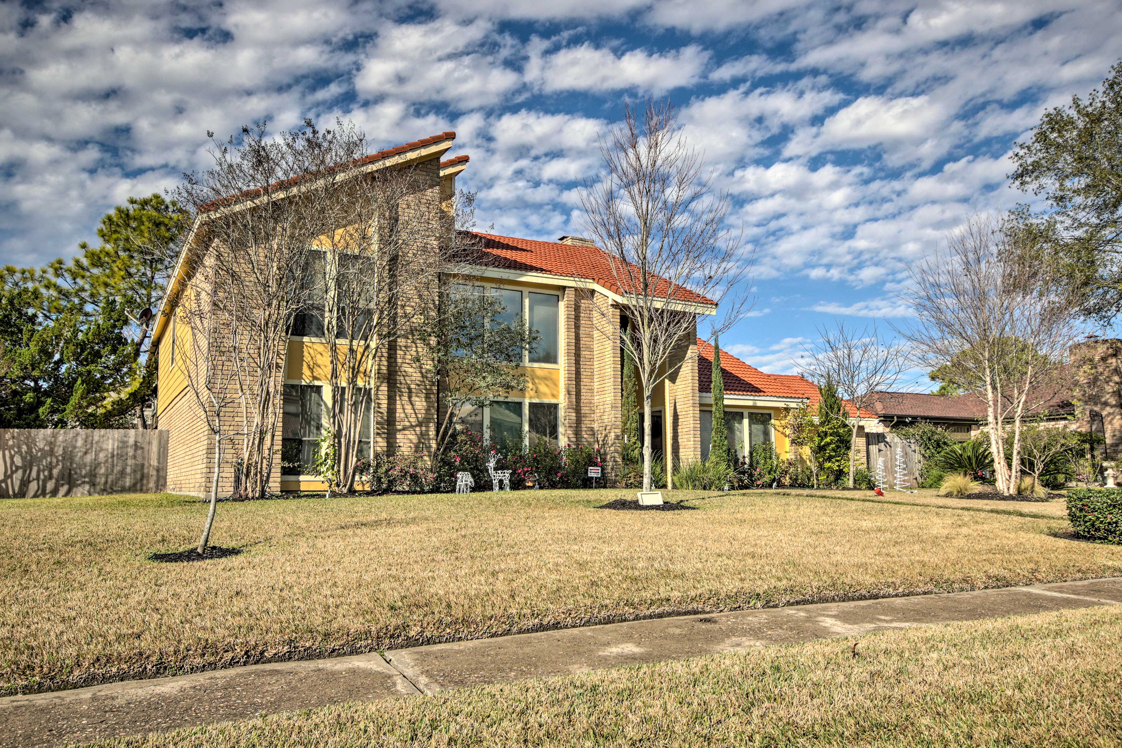 Quiet Rental w/ Balcony: 14 Mi to Downtown Houston