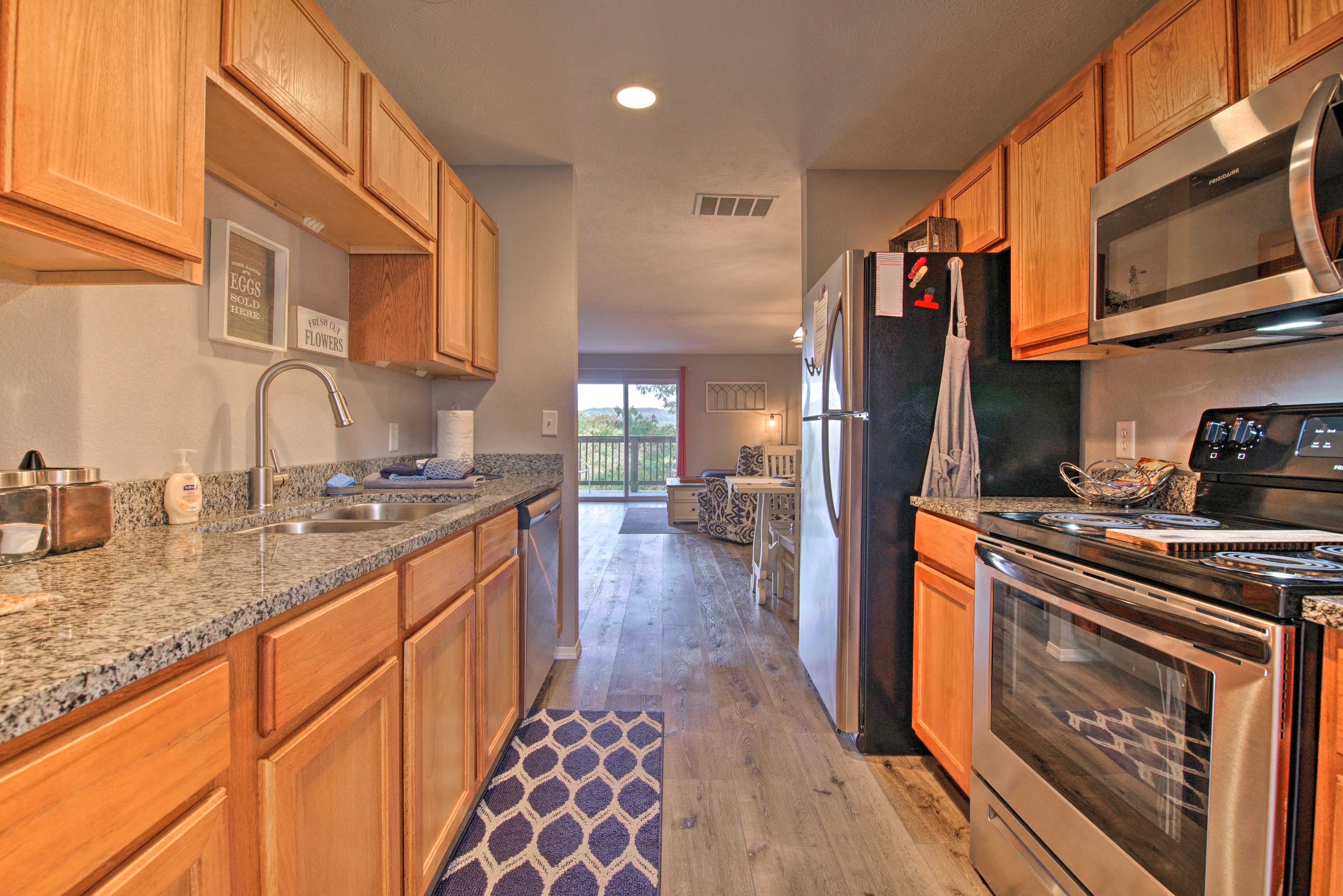 Property Image 2 - 5 Mi to Marvel Cave: Ground-Level Branson Apt!