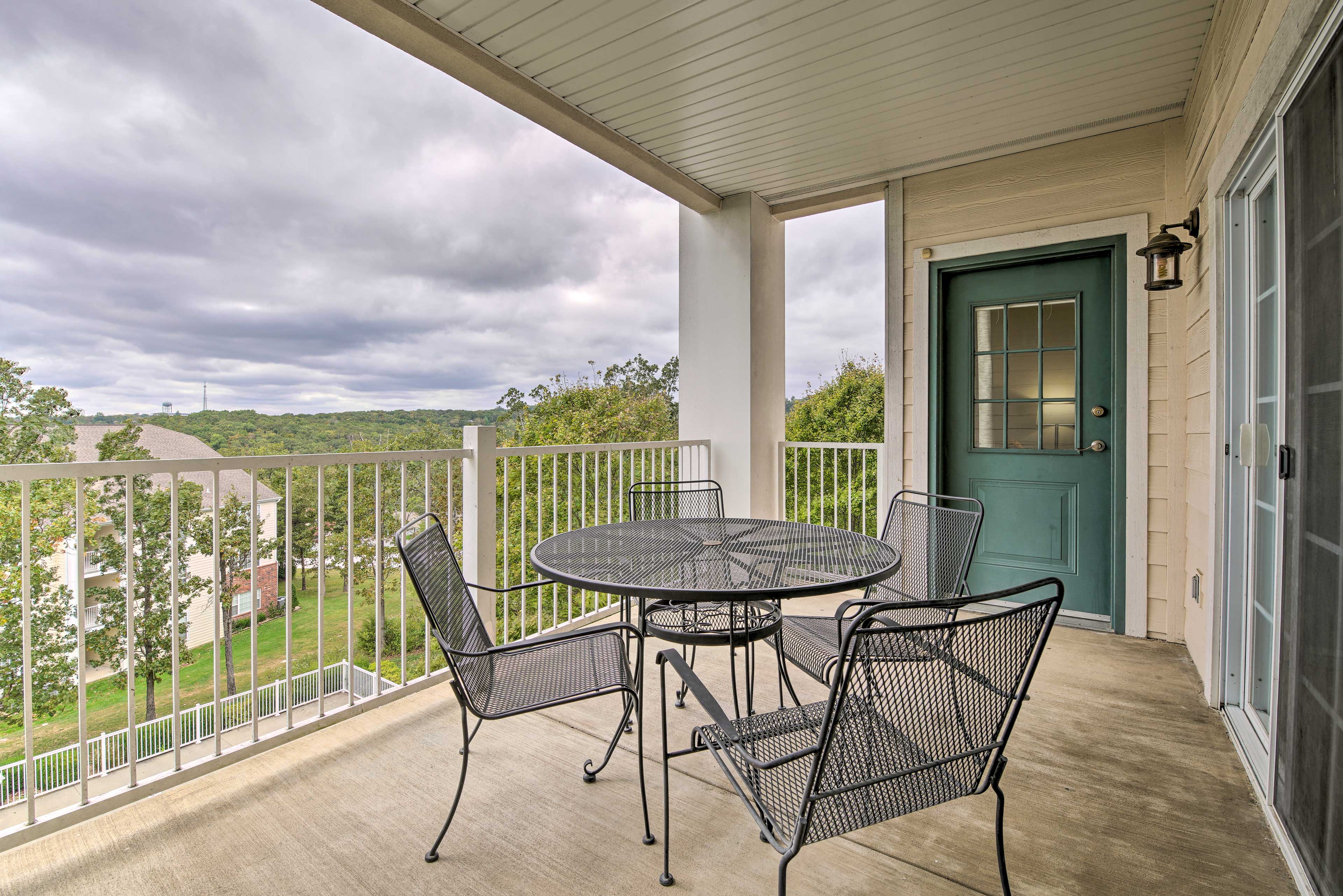 Property Image 2 - Inviting Branson Condo w/ Outdoor Dining Area