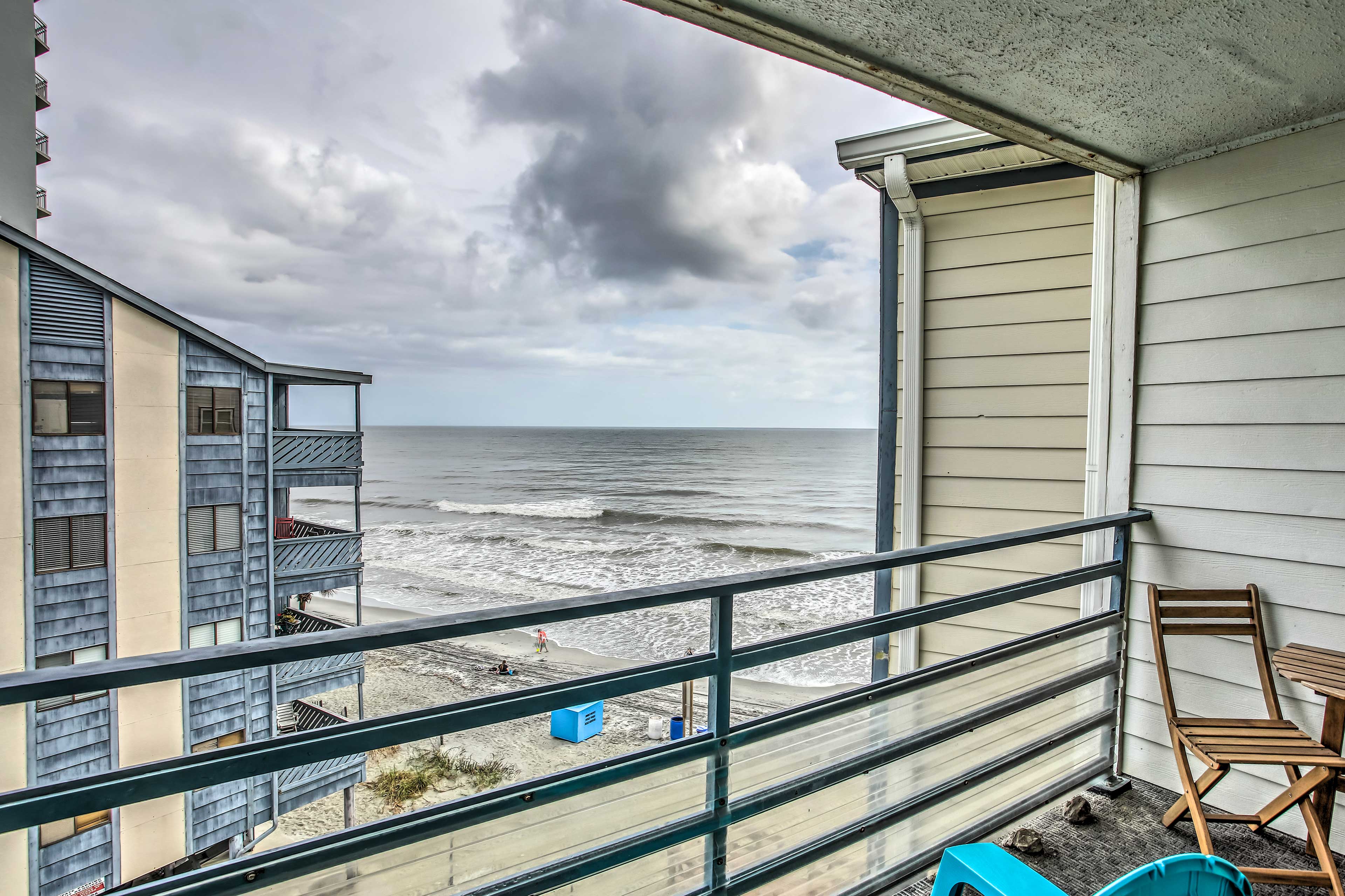 Property Image 2 - Cozy Beachfront Condo w/ WiFi, Views & Pool Access