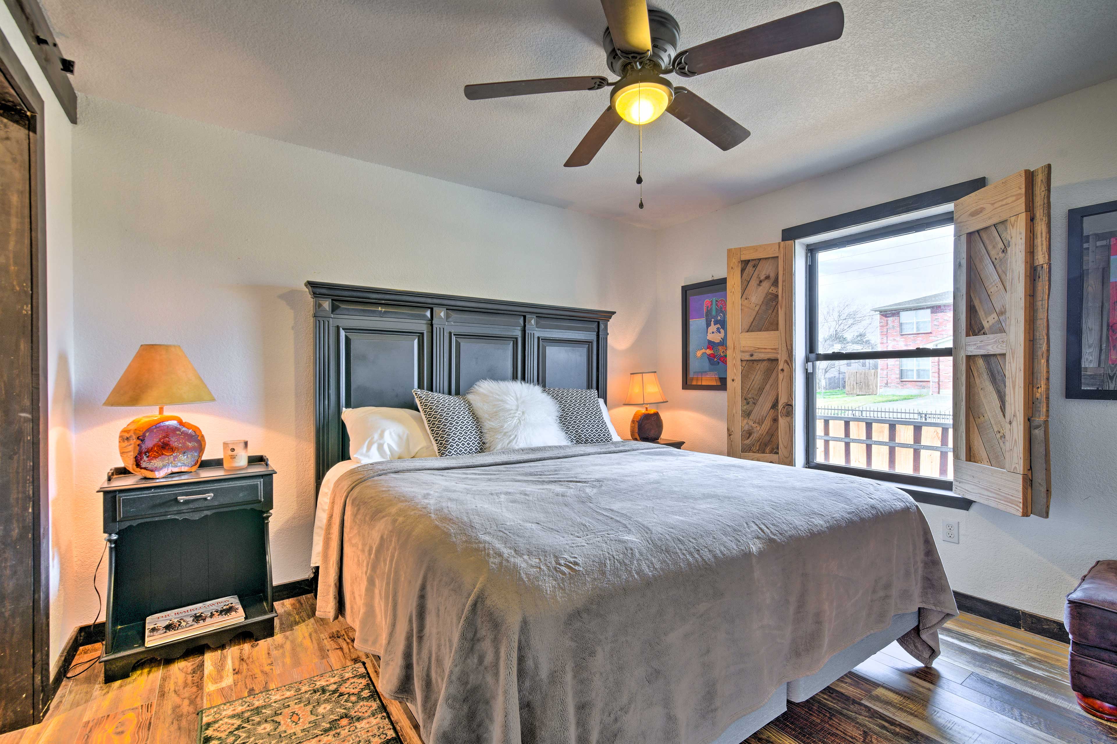 Rustic Fort Worth Getaway ~ 4 Mi to Downtown!