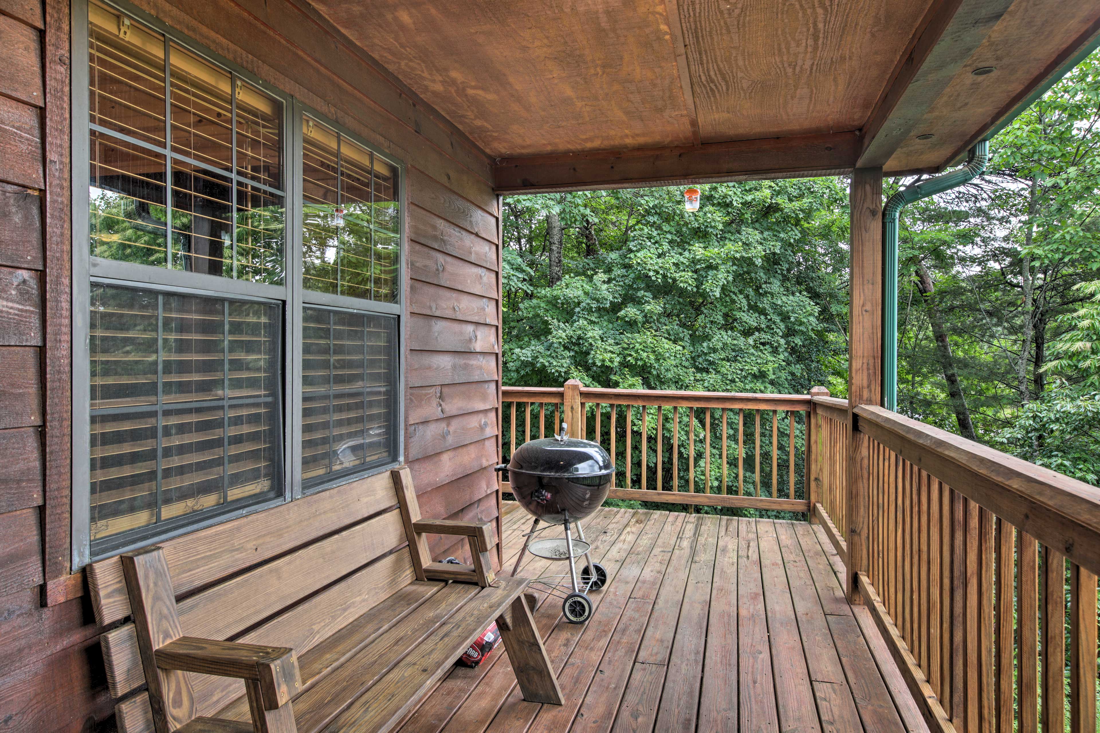 Rustic Young Harris Cabin w/ Fire Pit & Views