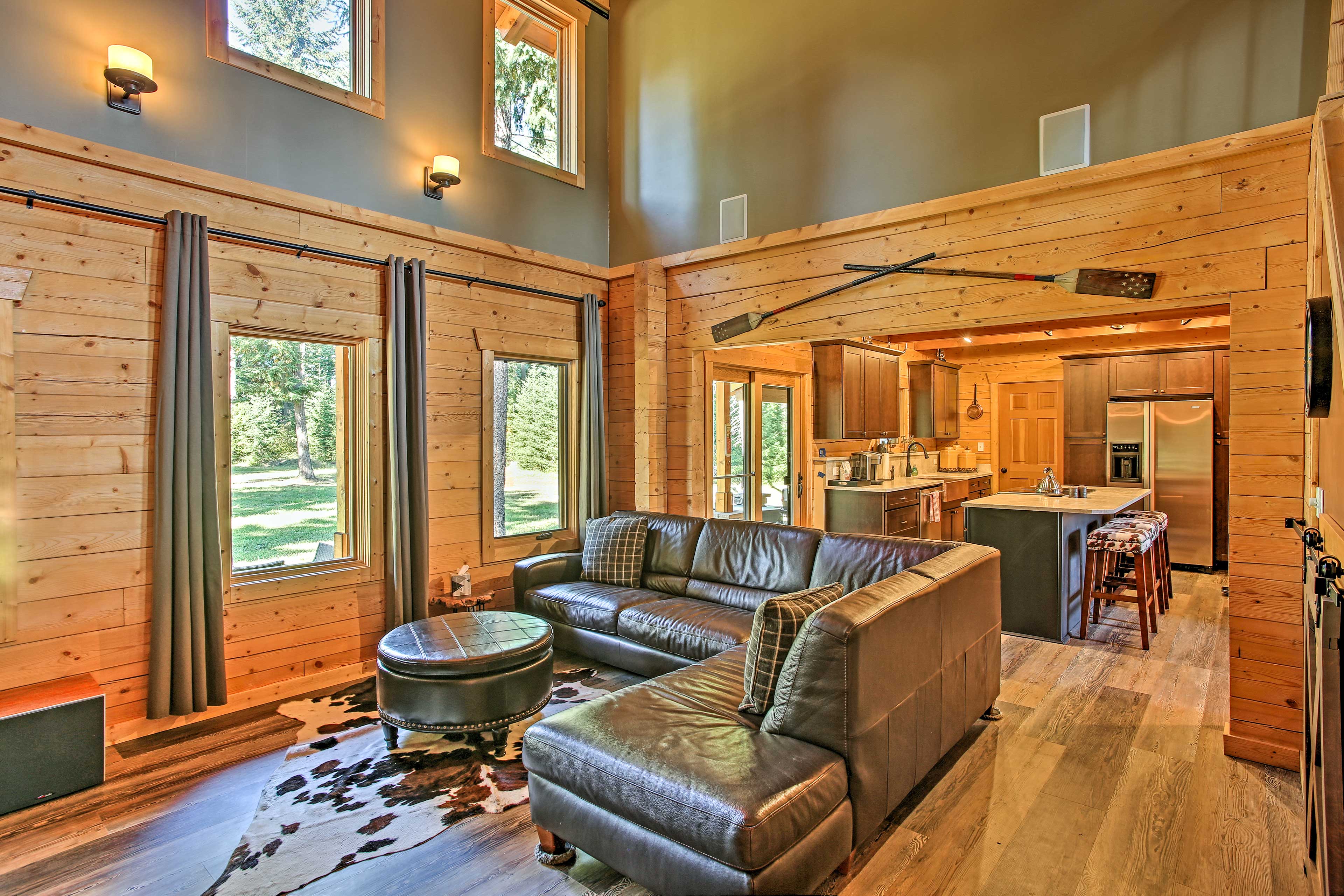 Luxury Lodge: Hot Tub, Snowmobiling & ATV Access!