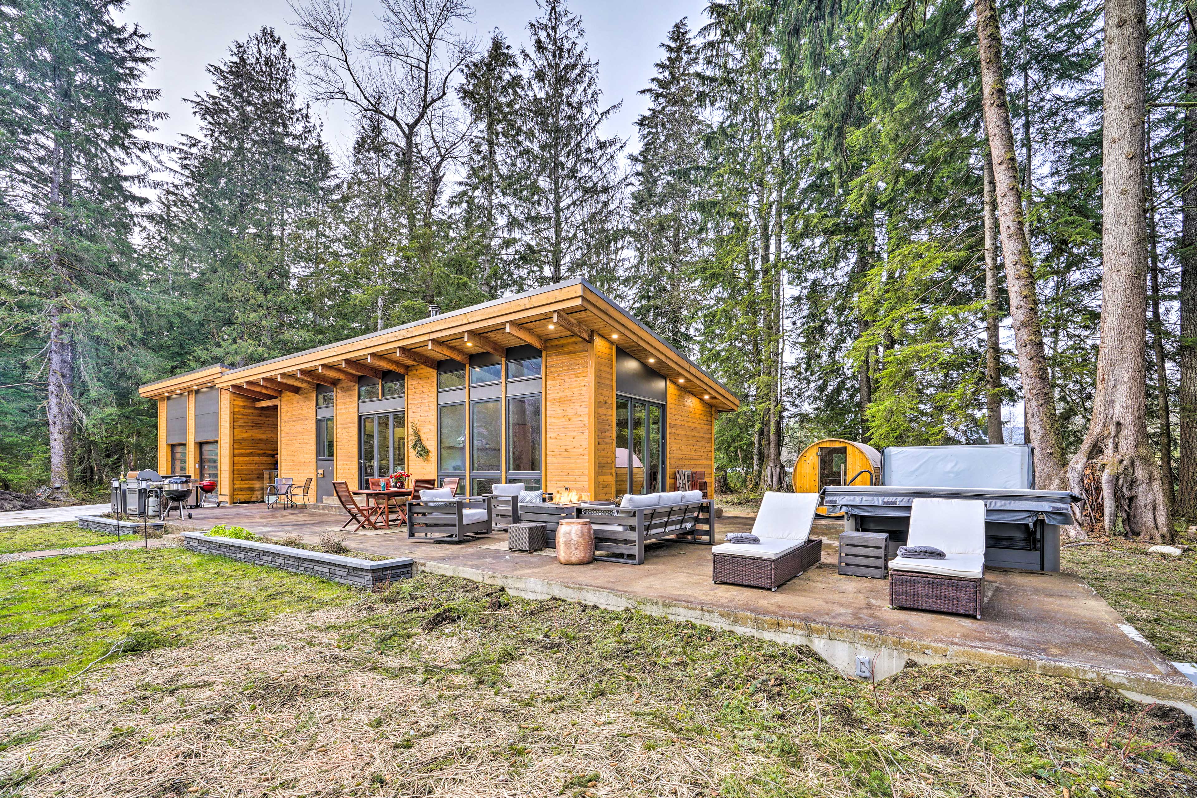 Property Image 1 - Gold Bar Cabin on Skykomish River: Heated Swim Spa