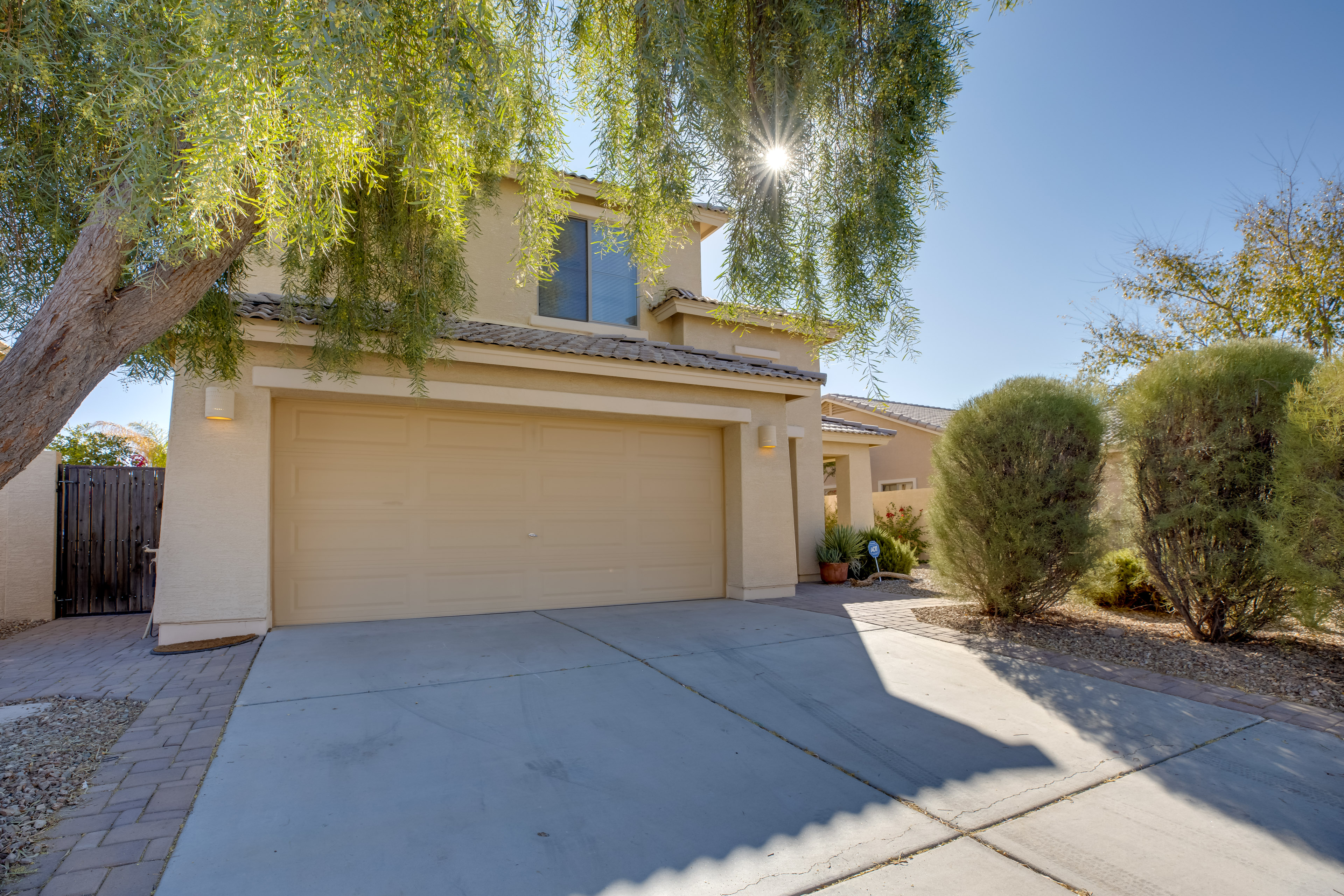 Sunny San Tan Valley Home w/ Grill on Golf Course!