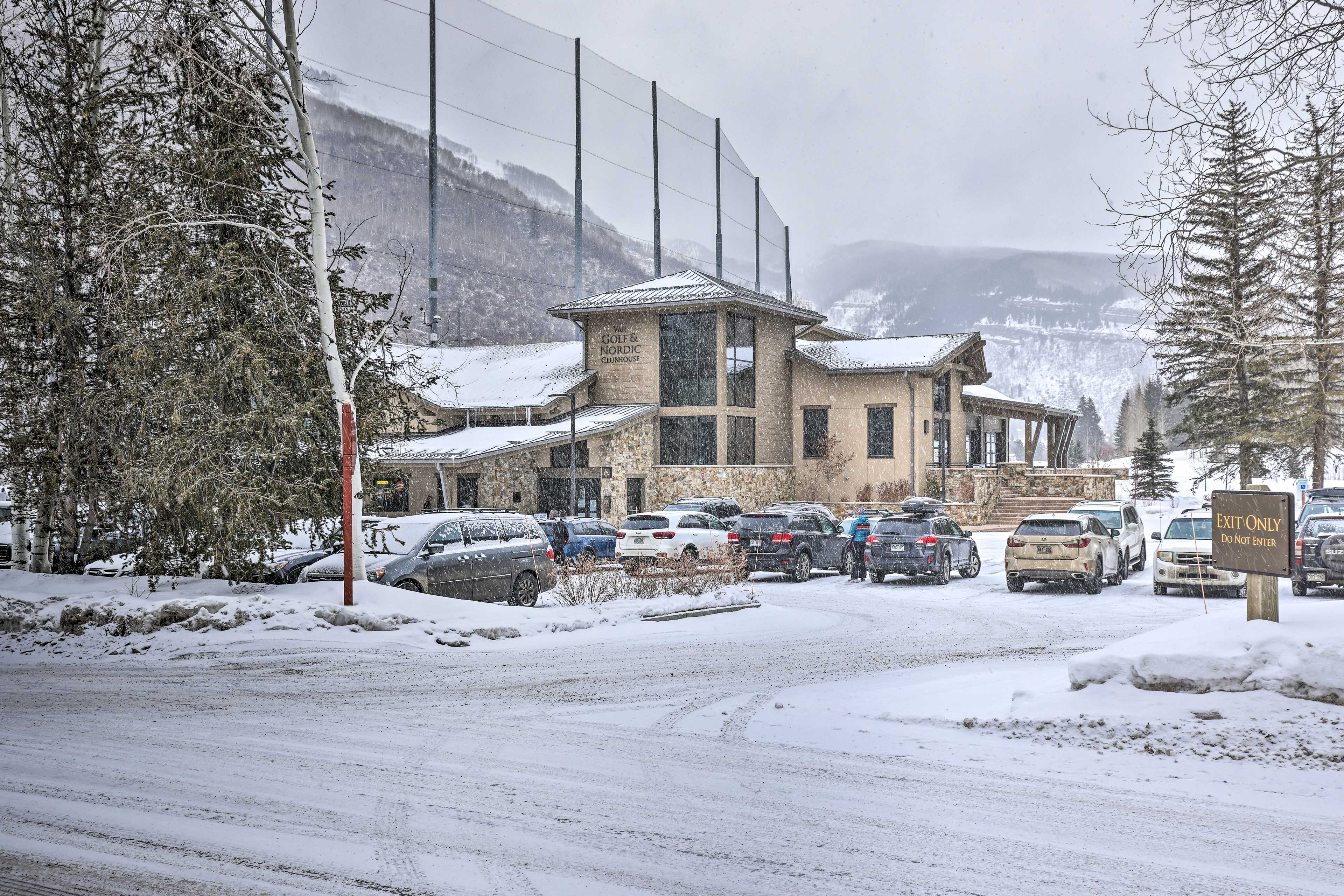 Shuttle to Vail Resort: Condo w/ Hot Tub Access