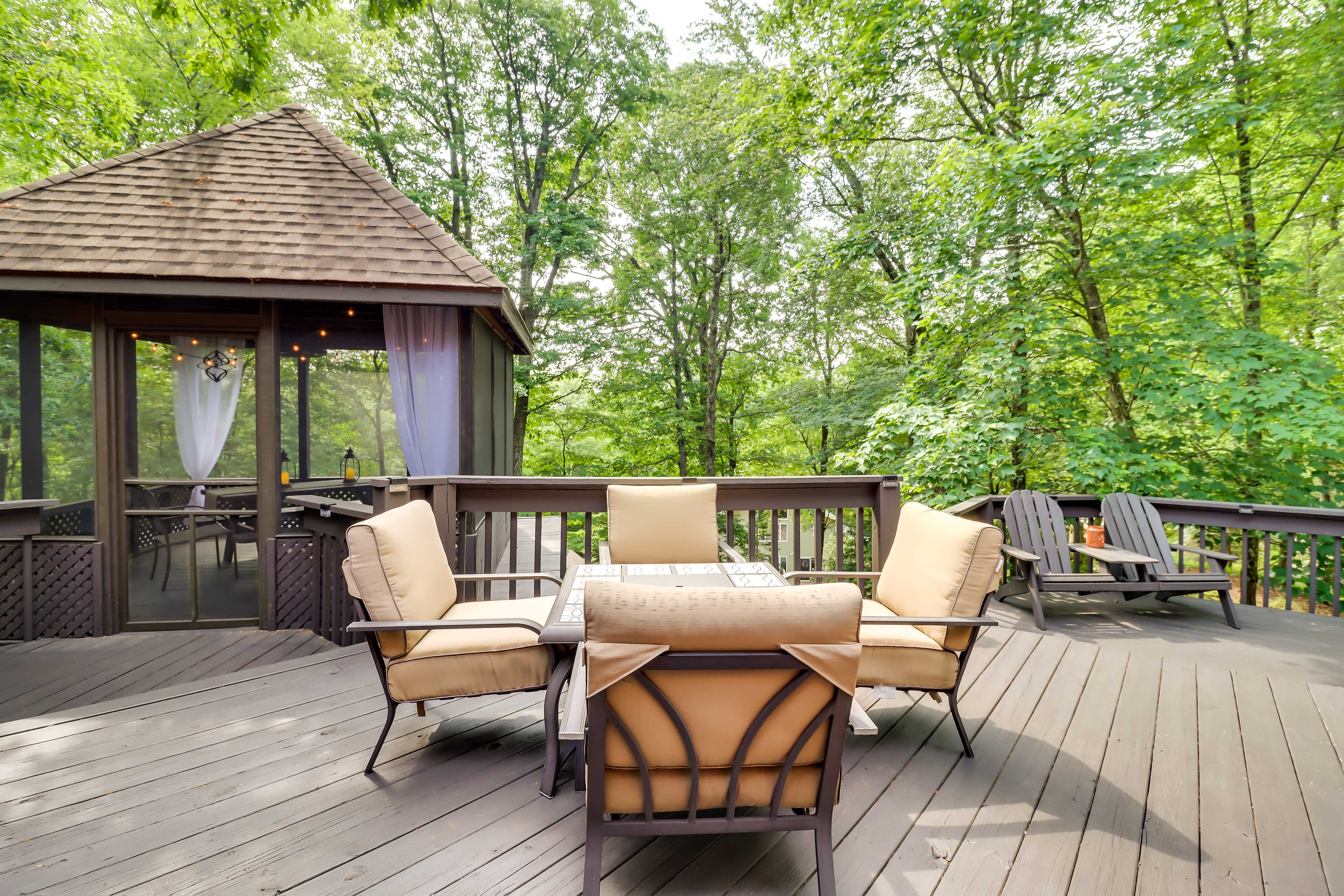 Property Image 2 - Pet-Friendly Poconos Retreat w/ Outdoor Theater!