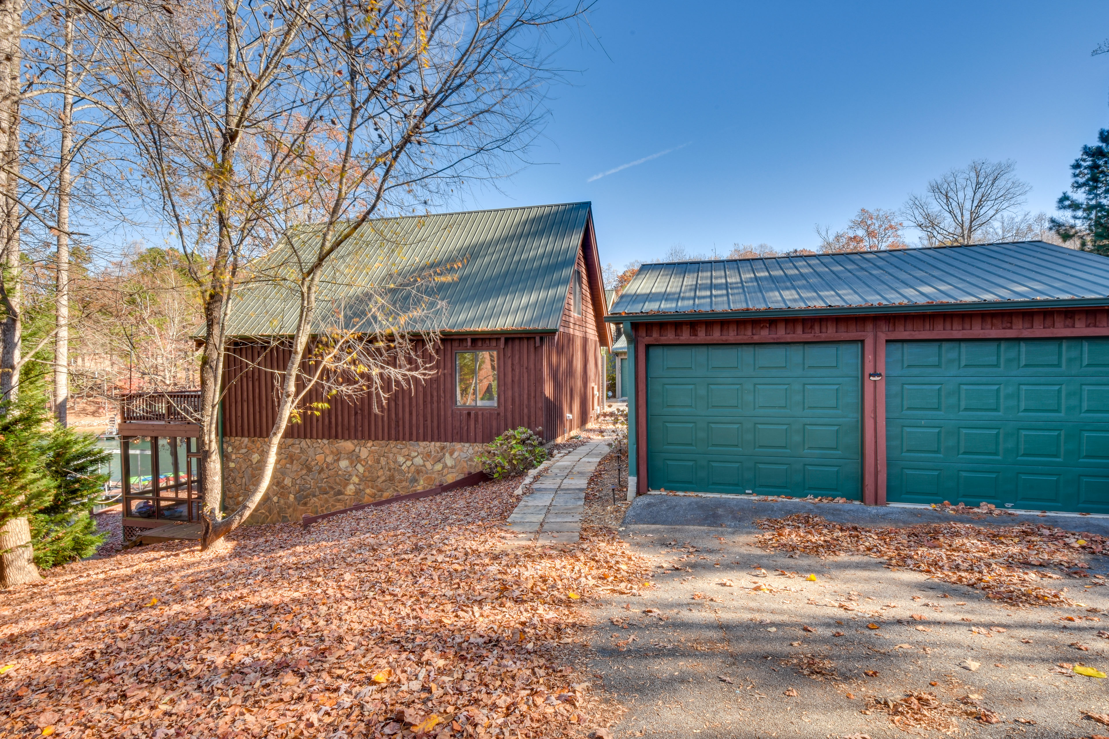 Property Image 2 - Beautiful Lake Keowee Home w/ Boat Dock & Kayaks