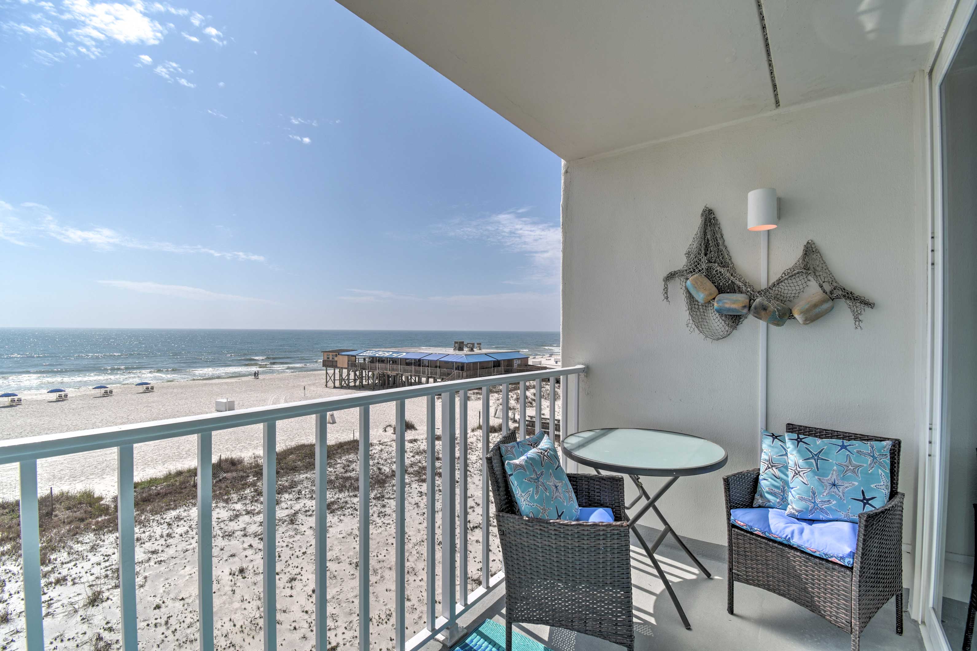 Property Image 2 - Bright Gulf Shores Beachfront Condo w/ Pool Access