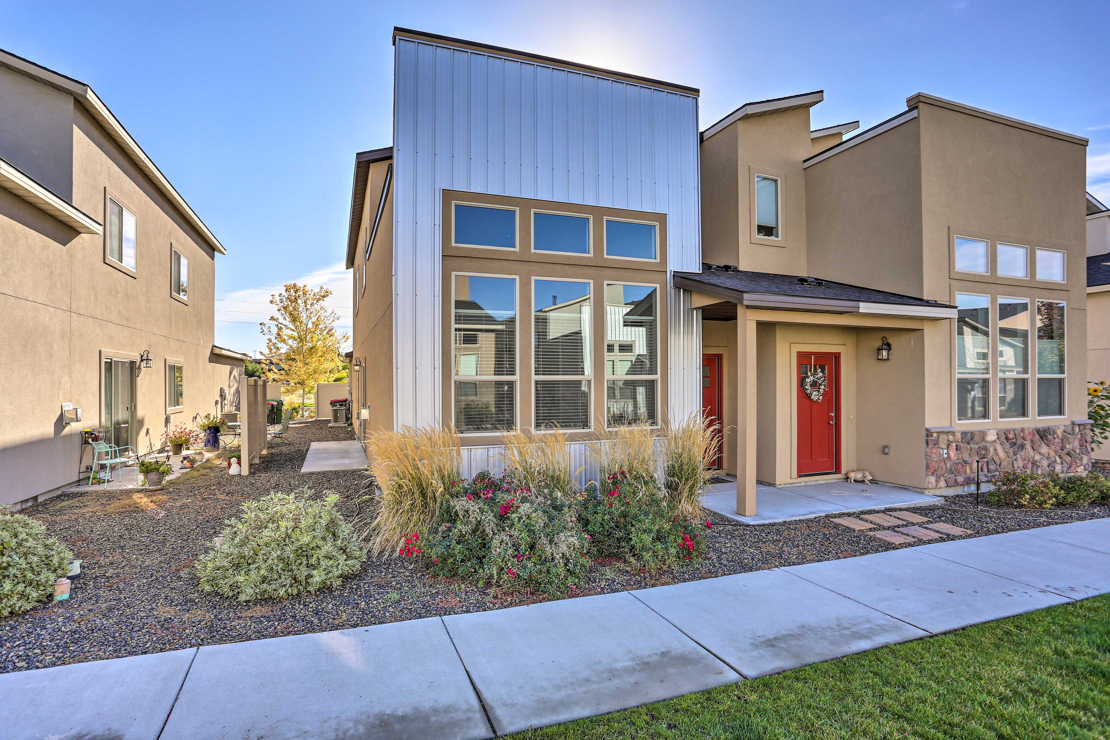 Property Image 1 - Sleek & Modern Townhome ~ 11 Mi to Dtwn Boise