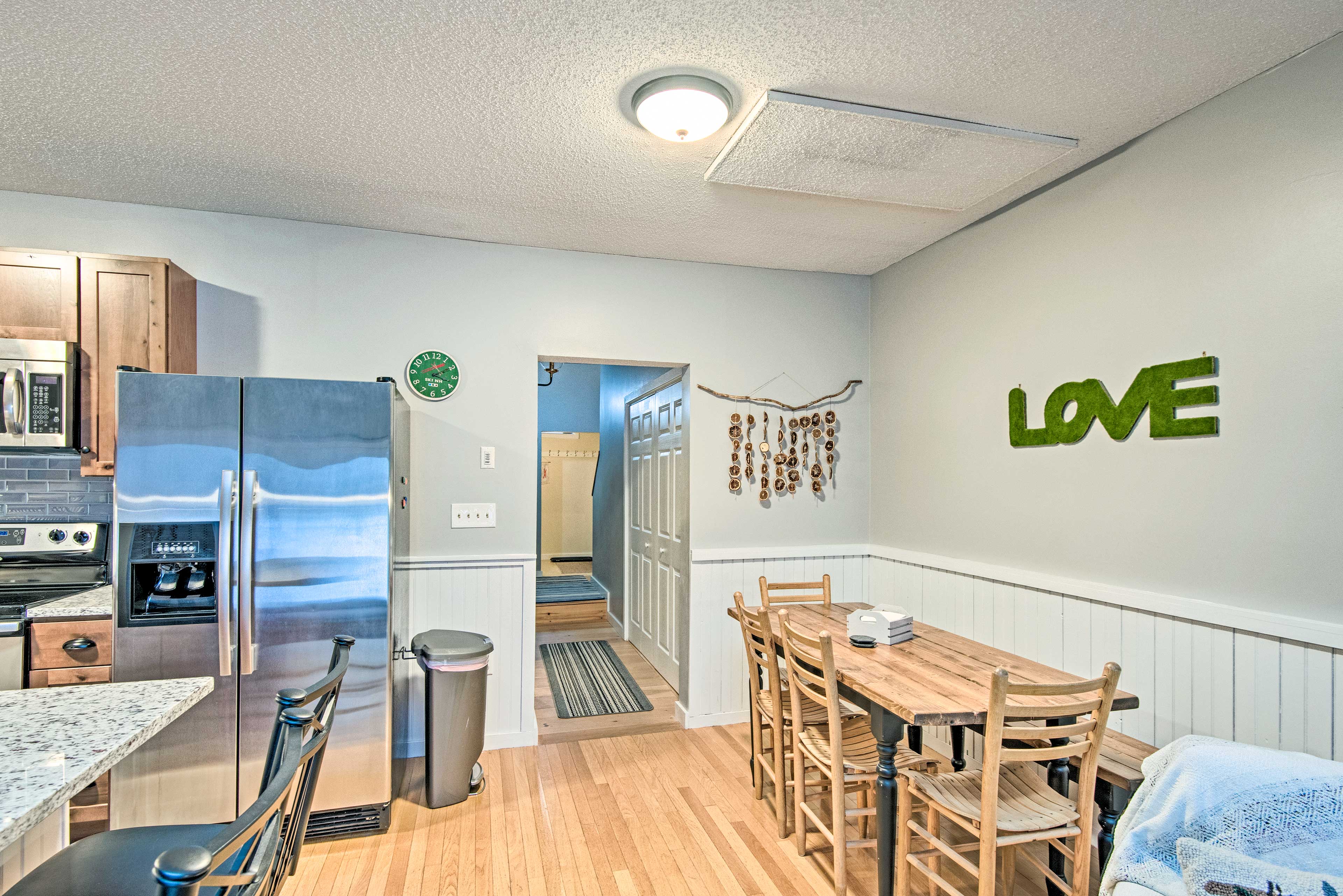 Ski-In/Ski-Out Tenney Mountain Condo w/ Fireplace!