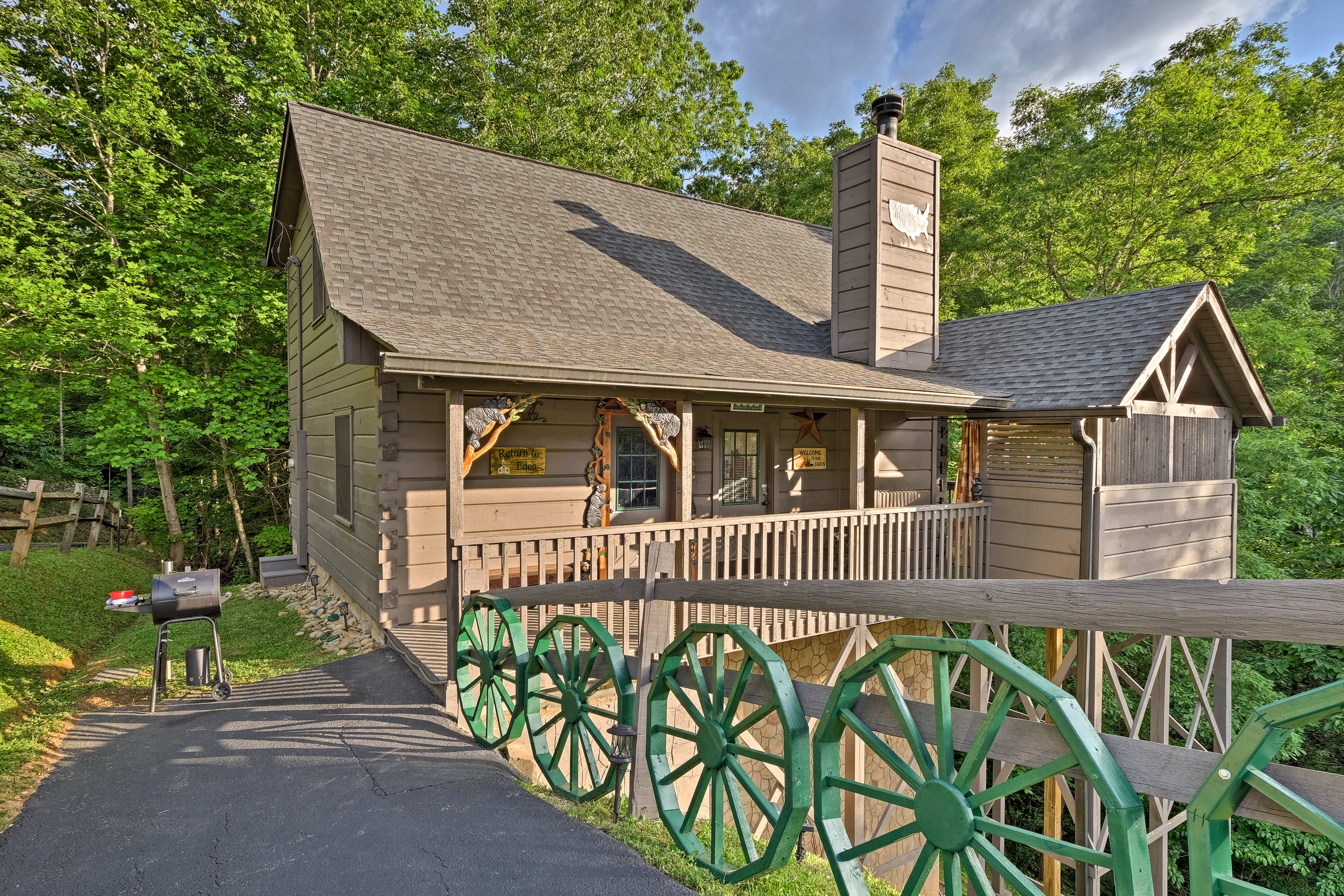 Property Image 1 - Return to Eden Cabin w/ Hot Tub: 4 Mi to Dollywood