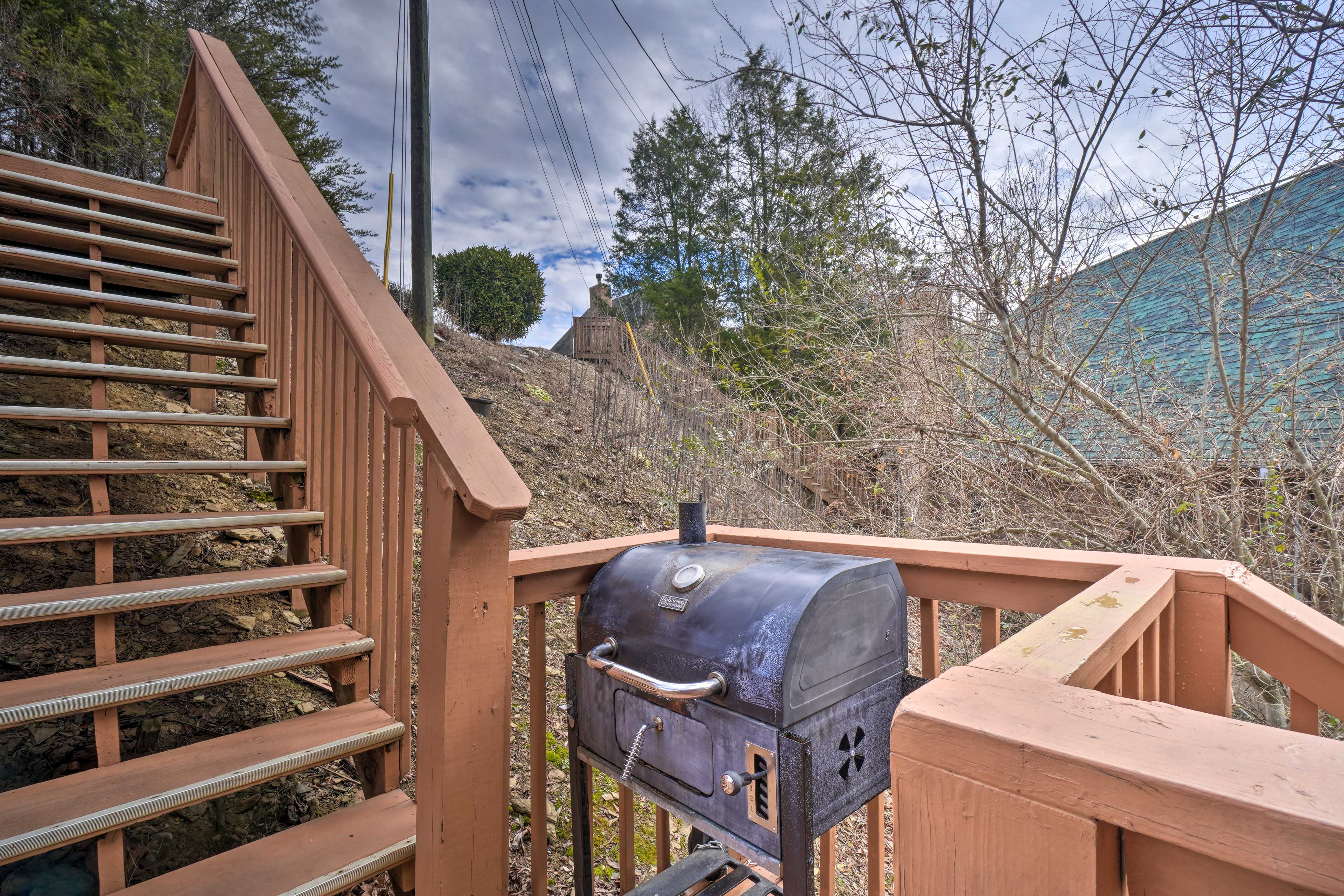 Inviting Sevierville Cabin w/ Deck & Hot Tub!