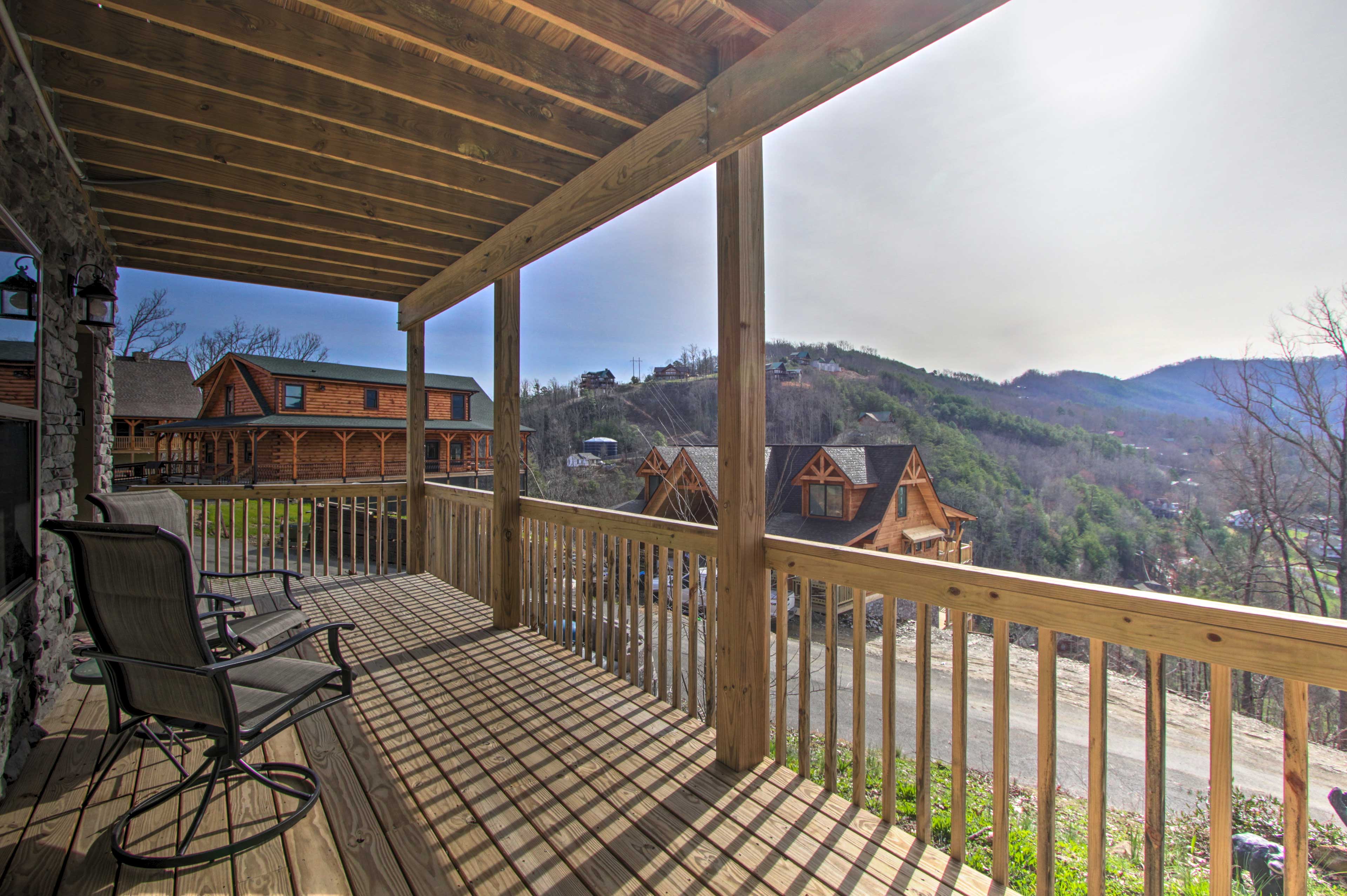 Property Image 2 - Smoky Mtn Log Cabin w/ Hot Tub & Panoramic Views!