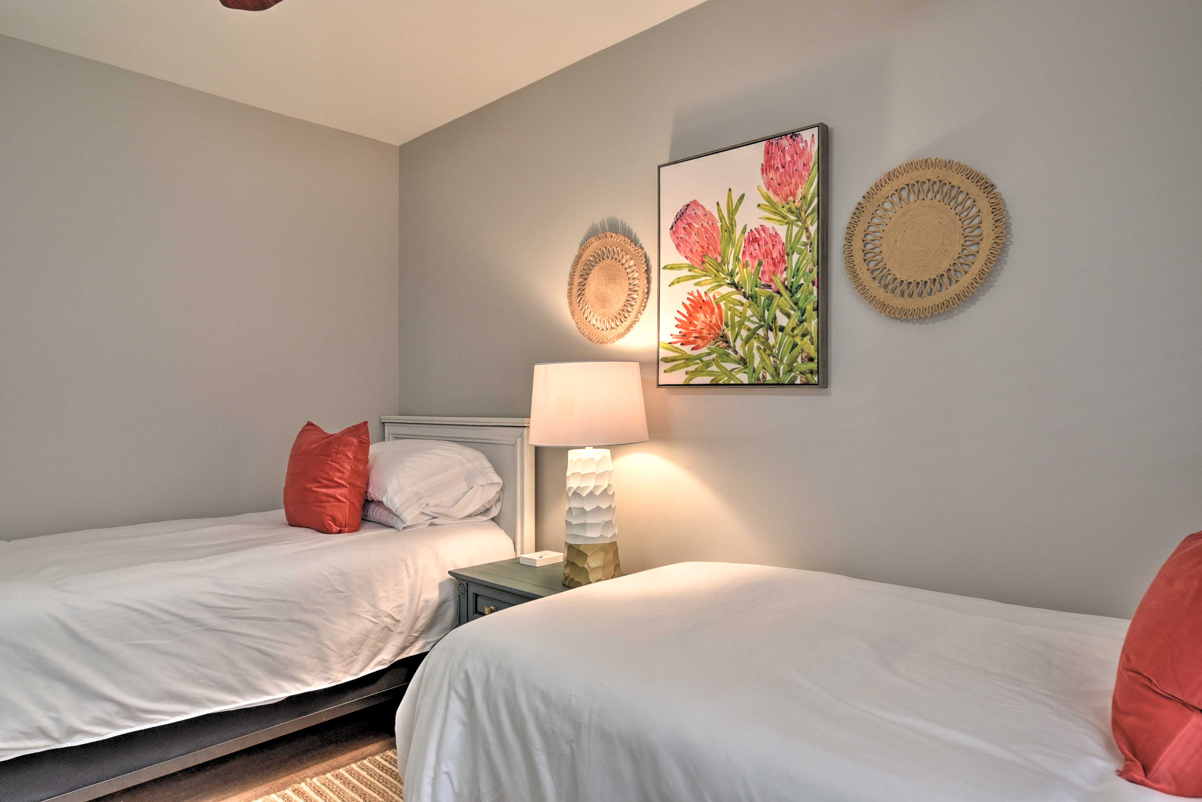 Large Lavonia Home w/ Party Dock on Lake Hartwell!