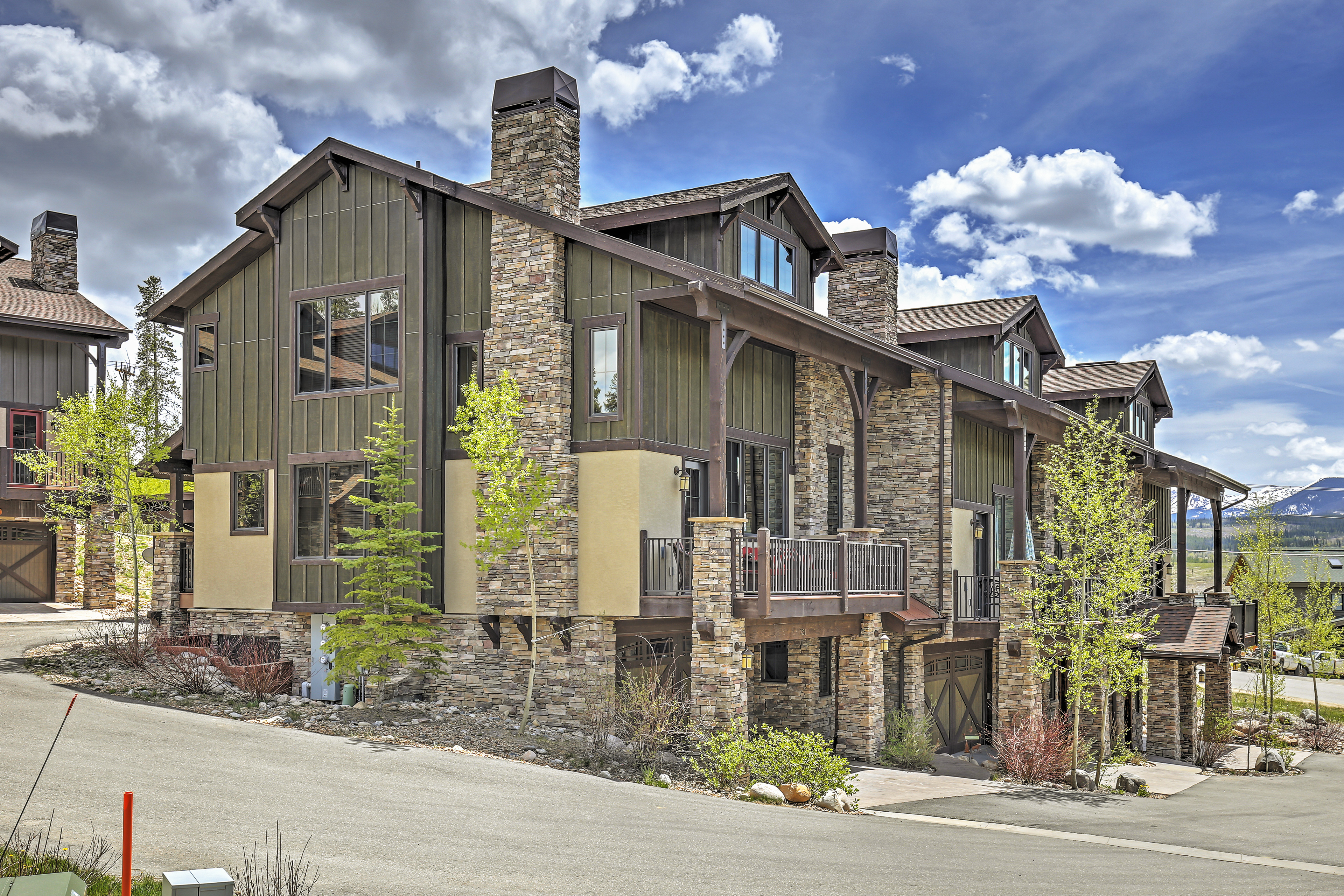 Lavish Fraser Townhome with Deck & Mountain Views!