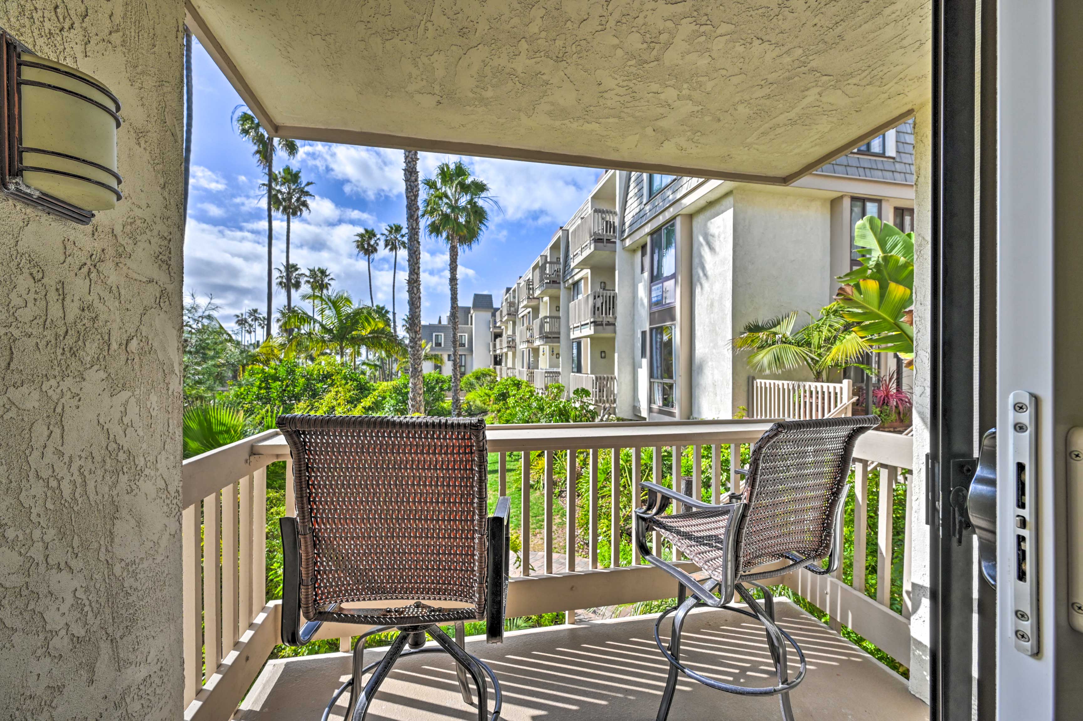 Property Image 2 - ’Deja Blue’ Oceanside Condo on Beach w/ Pools!