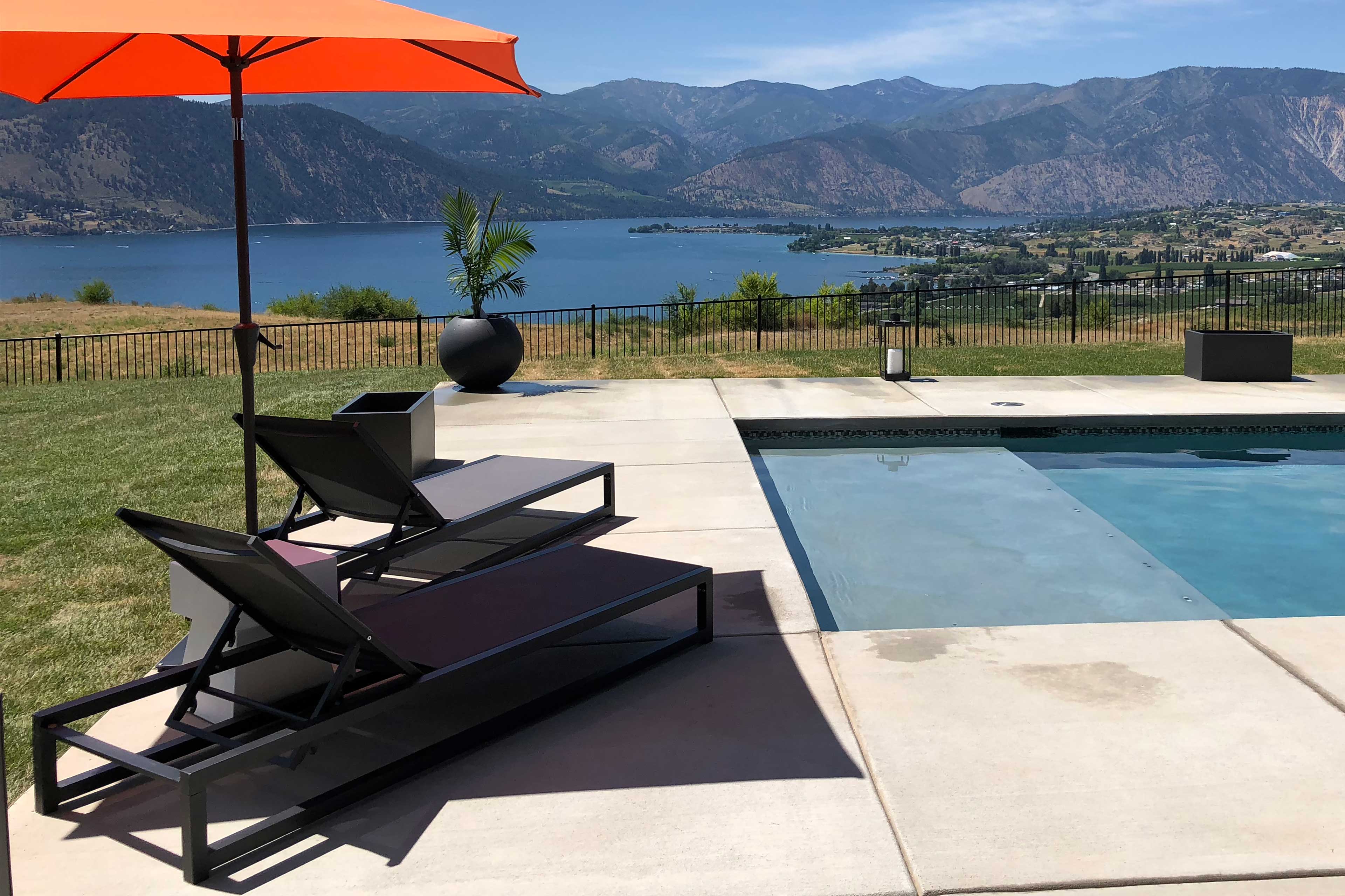 Property Image 1 - Lavish Lake Chelan Escape: Pool & Panoramic Views