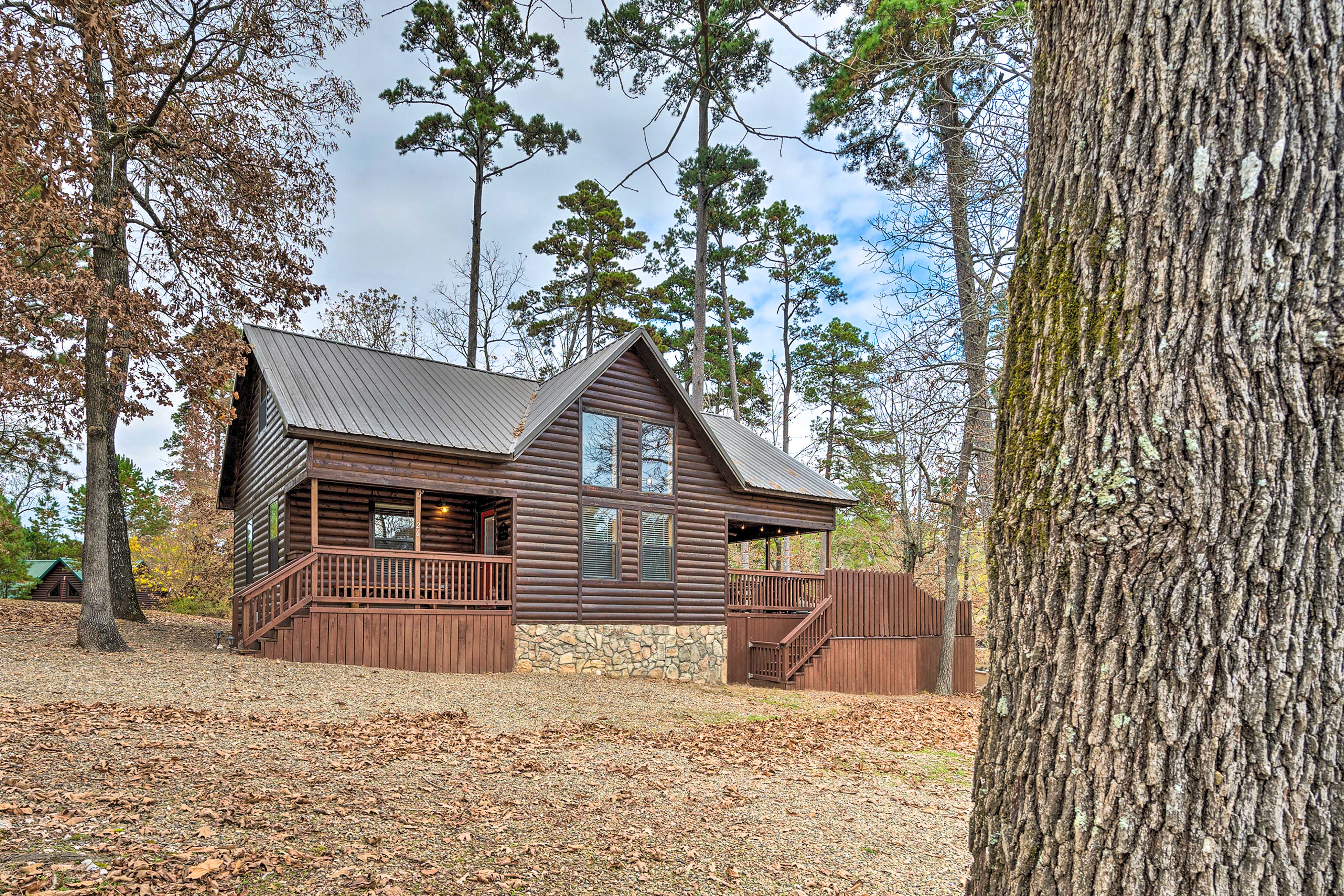 Property Image 2 - ’Little Bear’s Pond’ Broken Bow Cabin w/ Hot Tub!