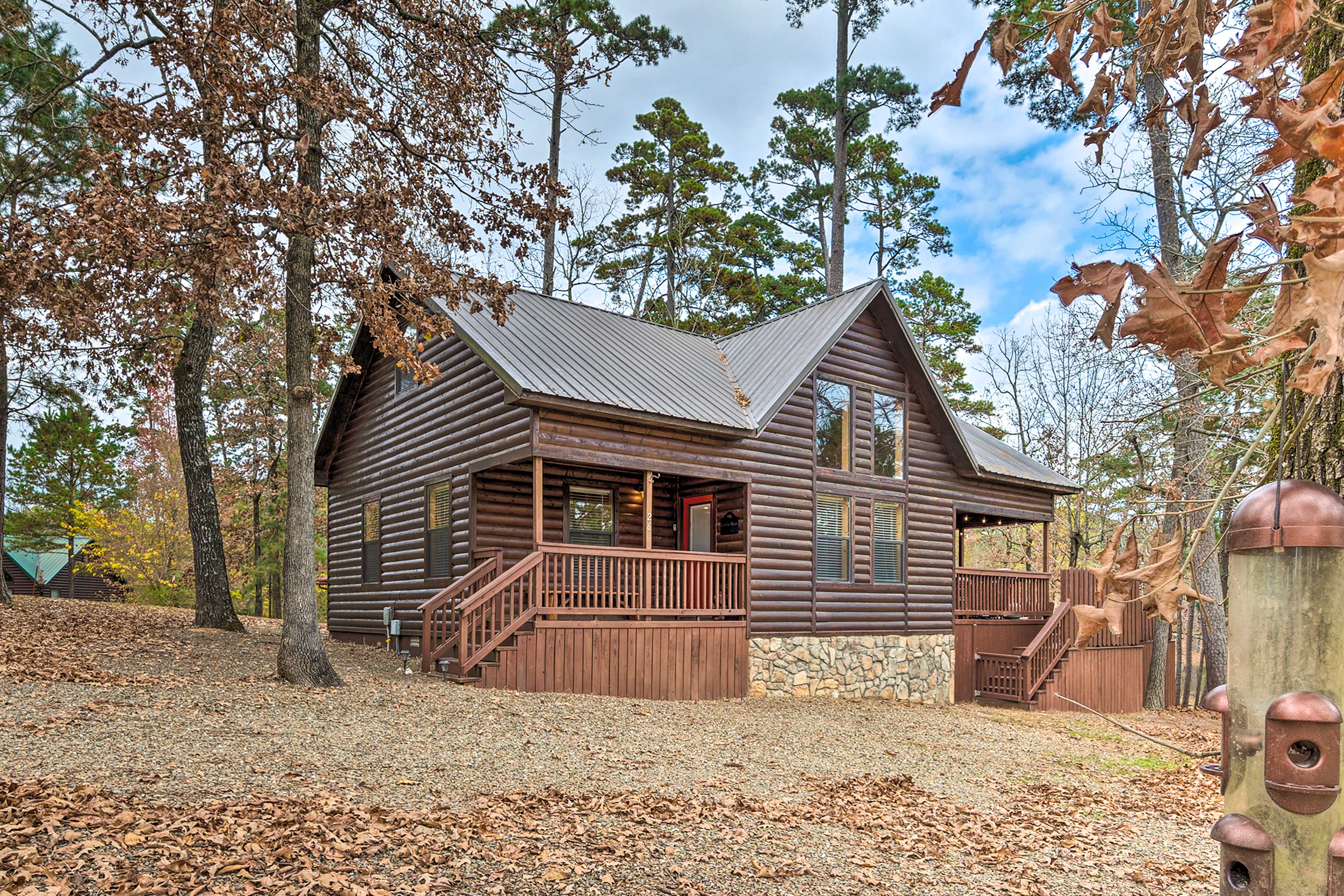 Property Image 2 - ’Little Bear’s Pond’ Broken Bow Cabin w/ Hot Tub!