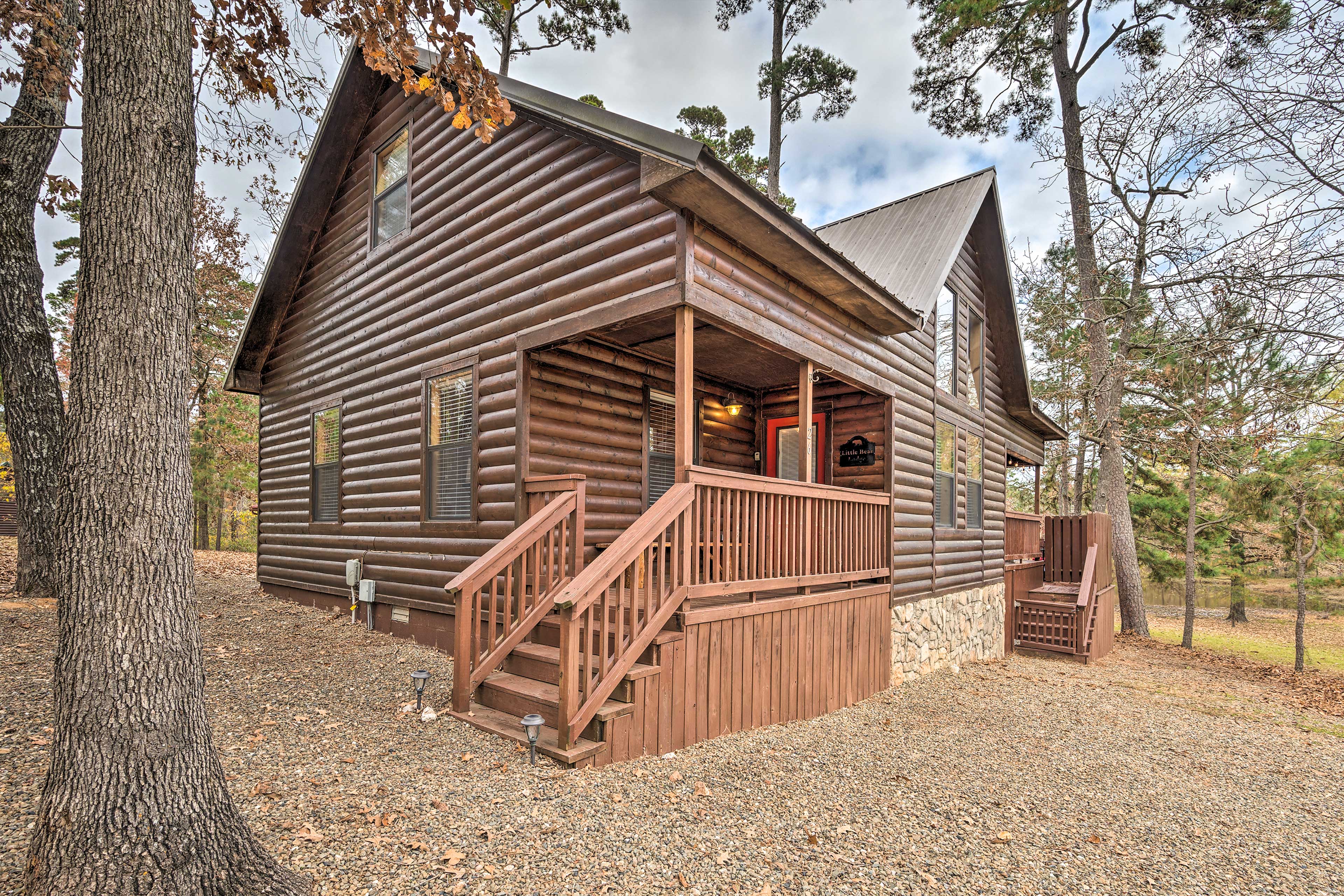 Property Image 1 - ’Little Bear’s Pond’ Broken Bow Cabin w/ Hot Tub!