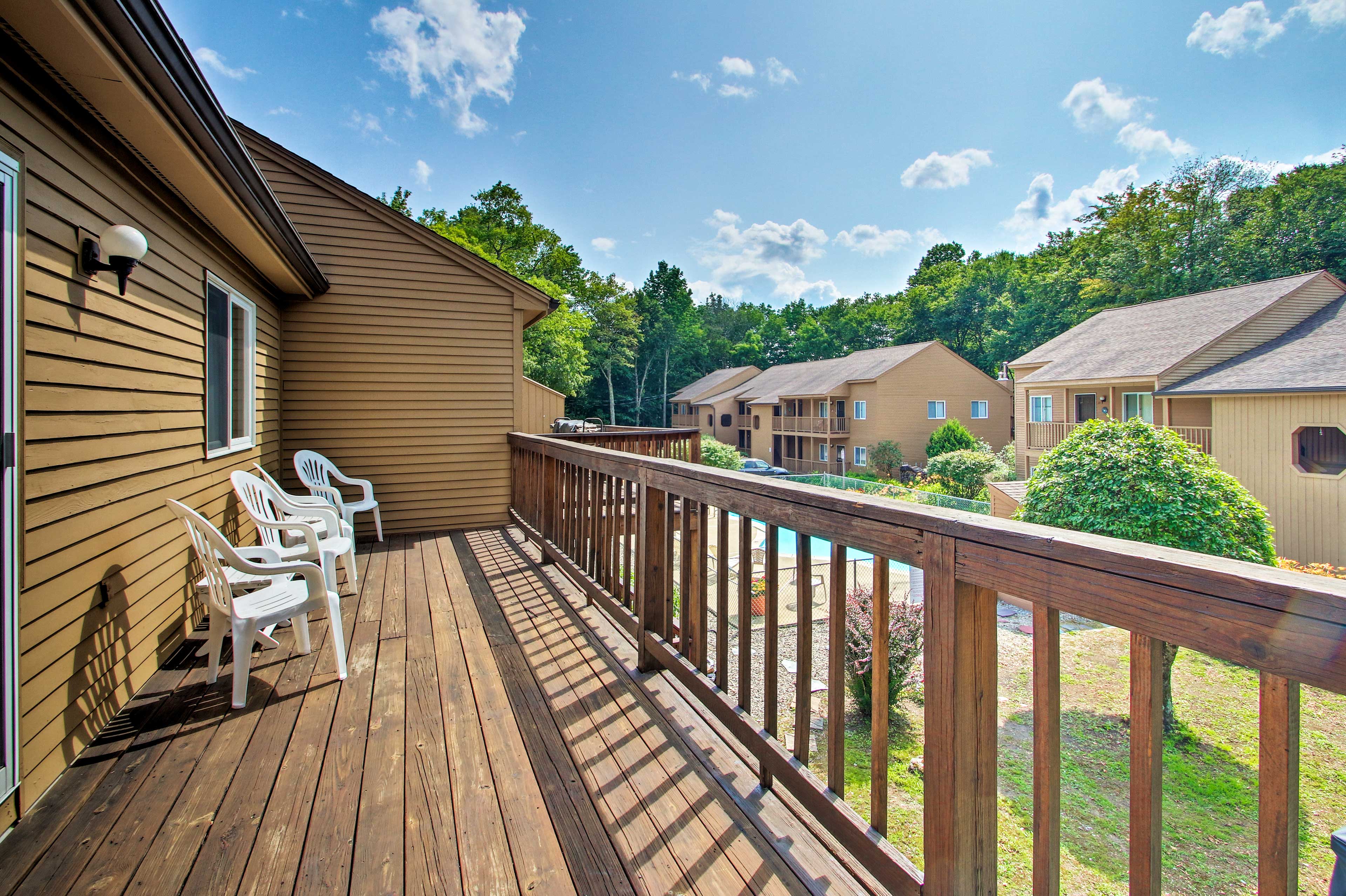 Property Image 1 - Lincoln Condo w/ Pool Access - 6 Mi to Loon Mtn!