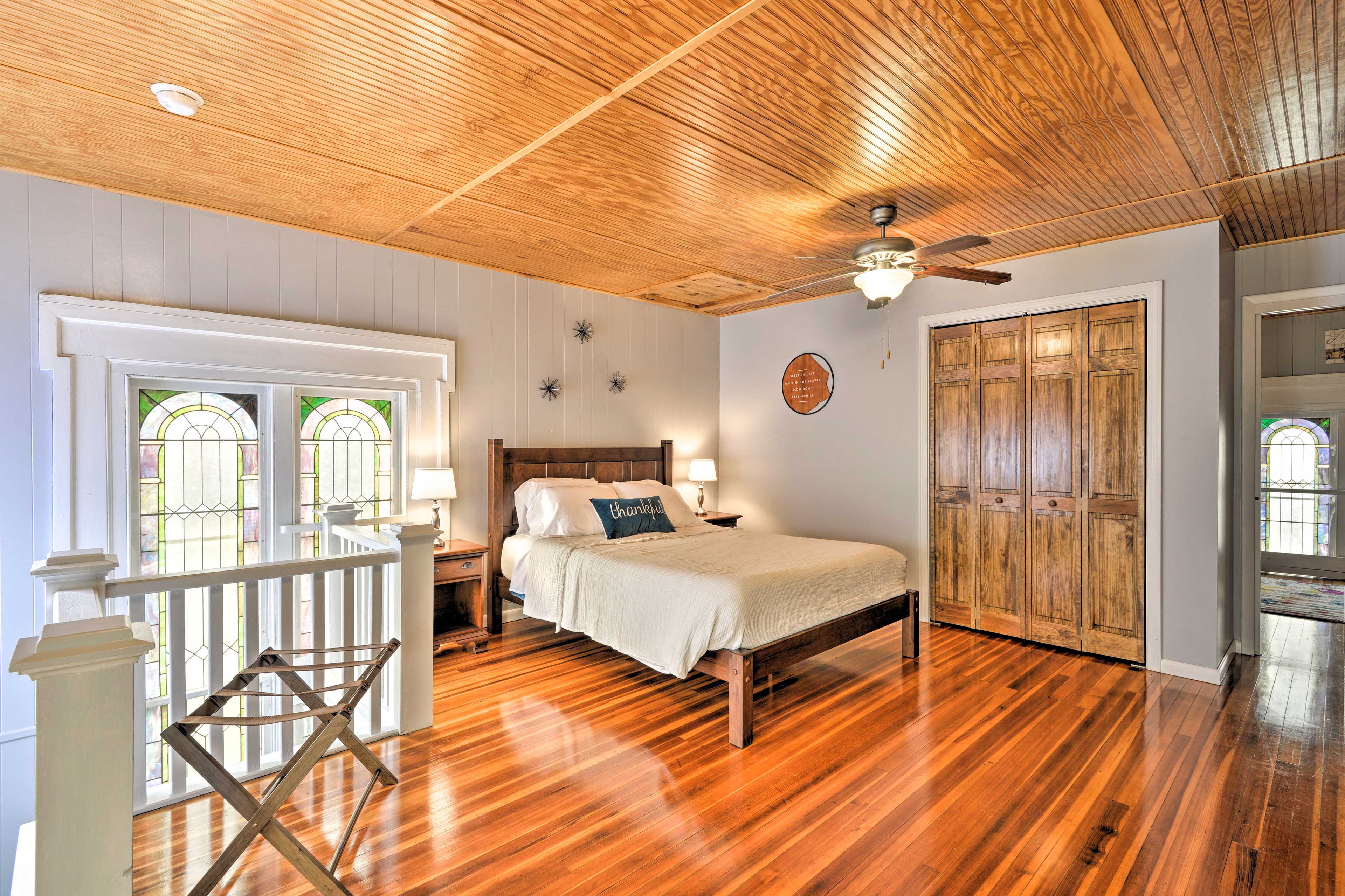 Lisle Apt: Fireplace & Stained Glass Windows!