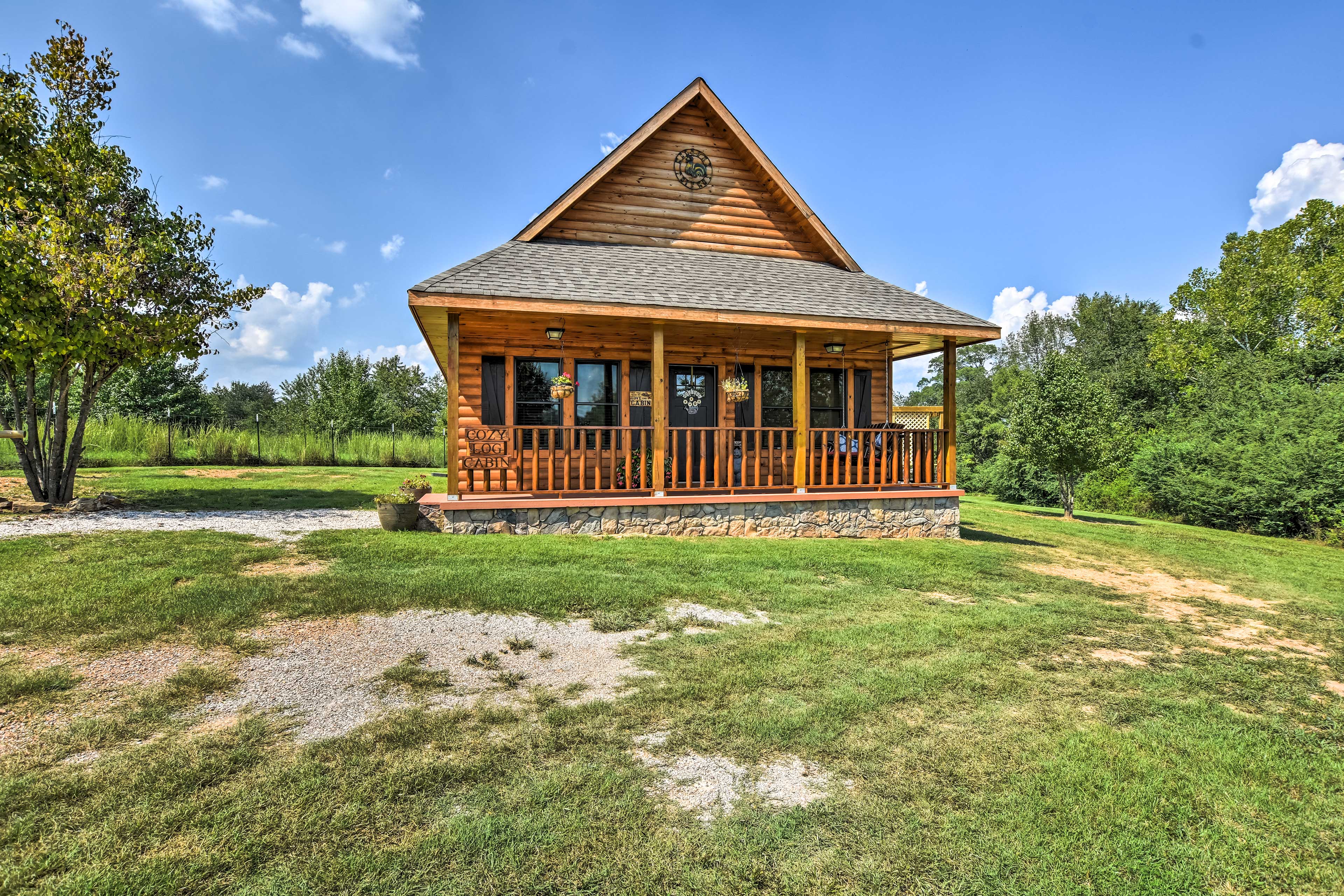 Property Image 2 - Hot Springs Cabin Rental: 2 Mi to Lake Hamilton!
