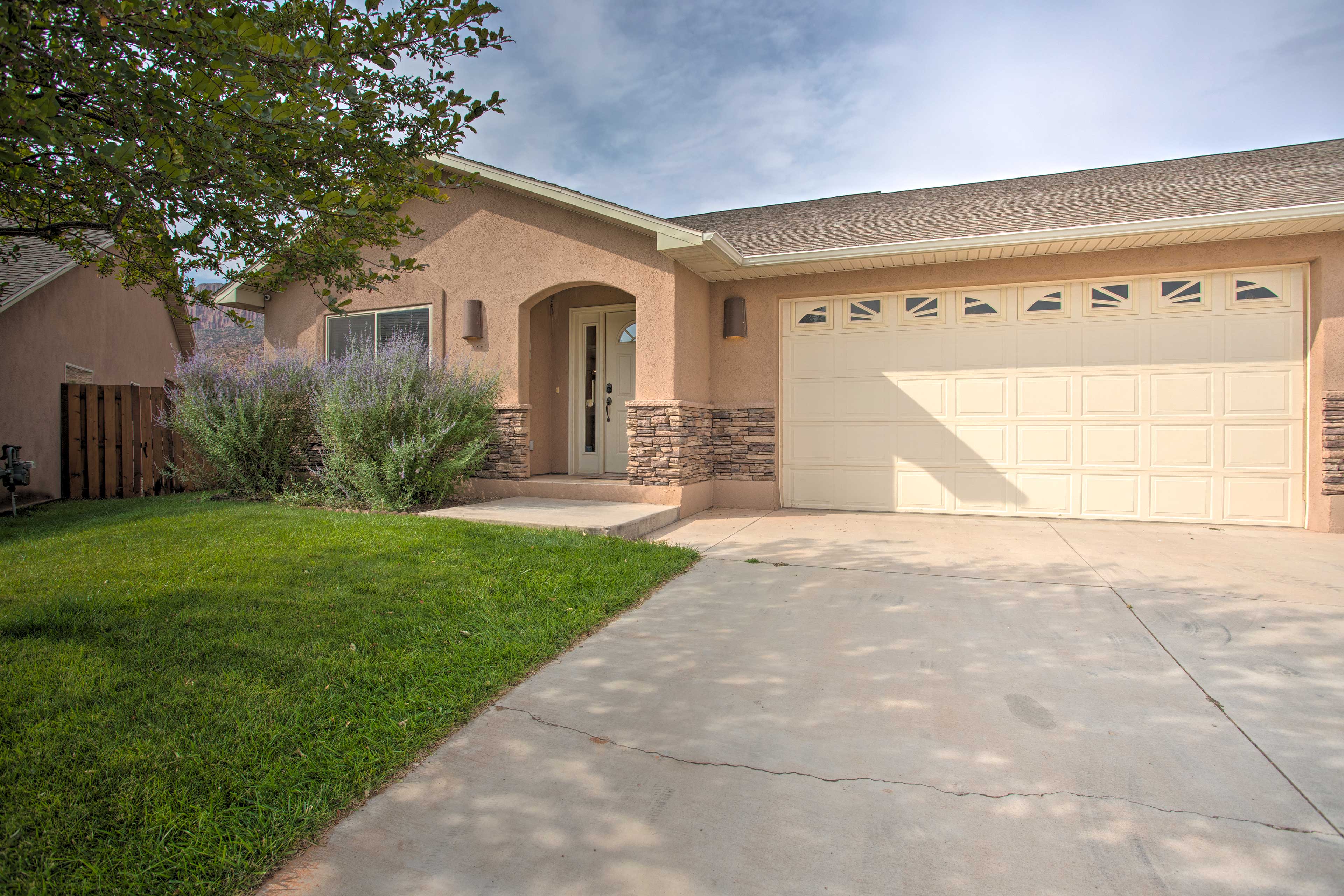 Property Image 1 - Modern Moab Townhome with Shared Pool & Hot Tub!