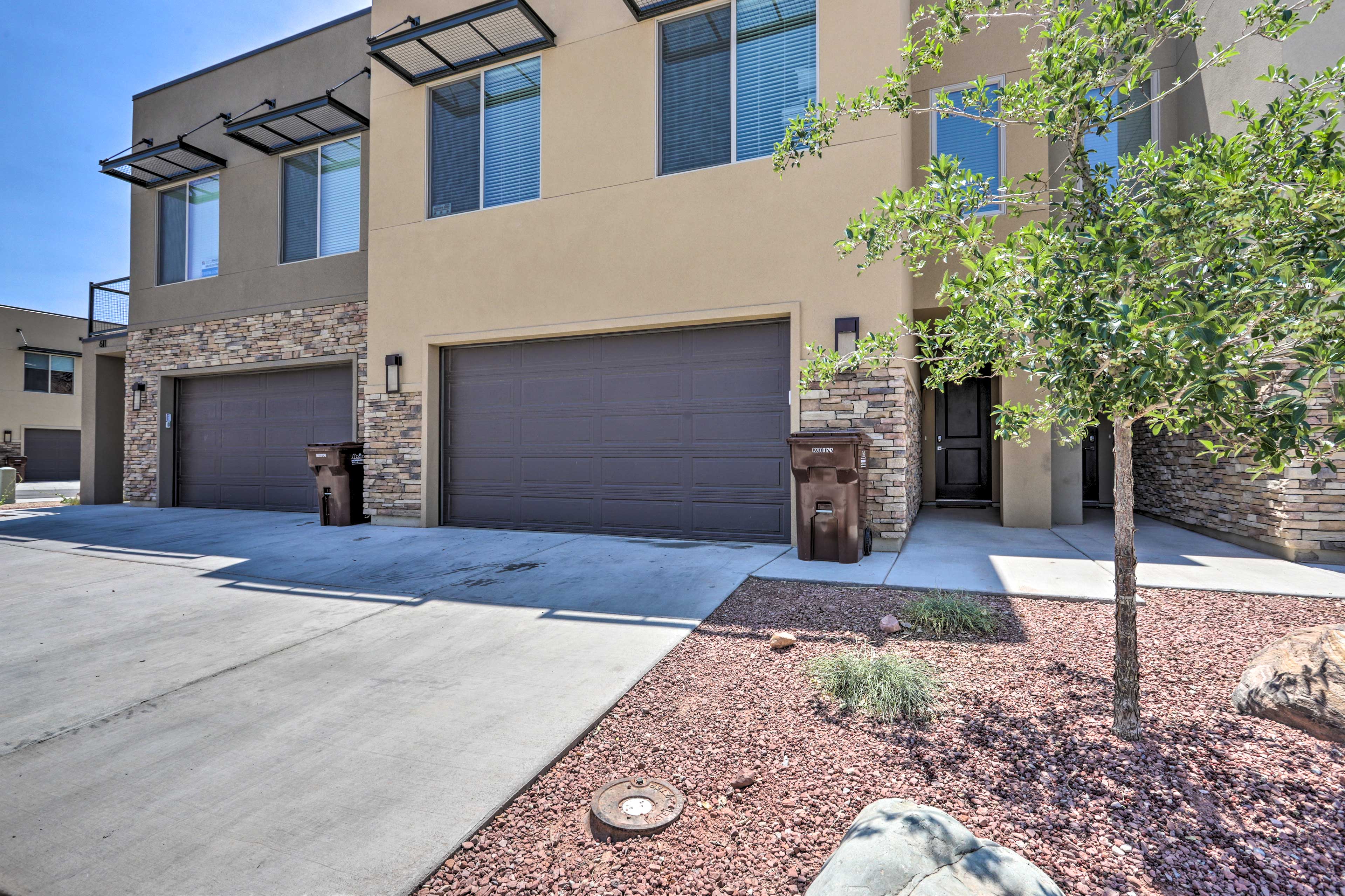 Property Image 2 - Luxury Downtown Moab Townhome w/ Pool Access!