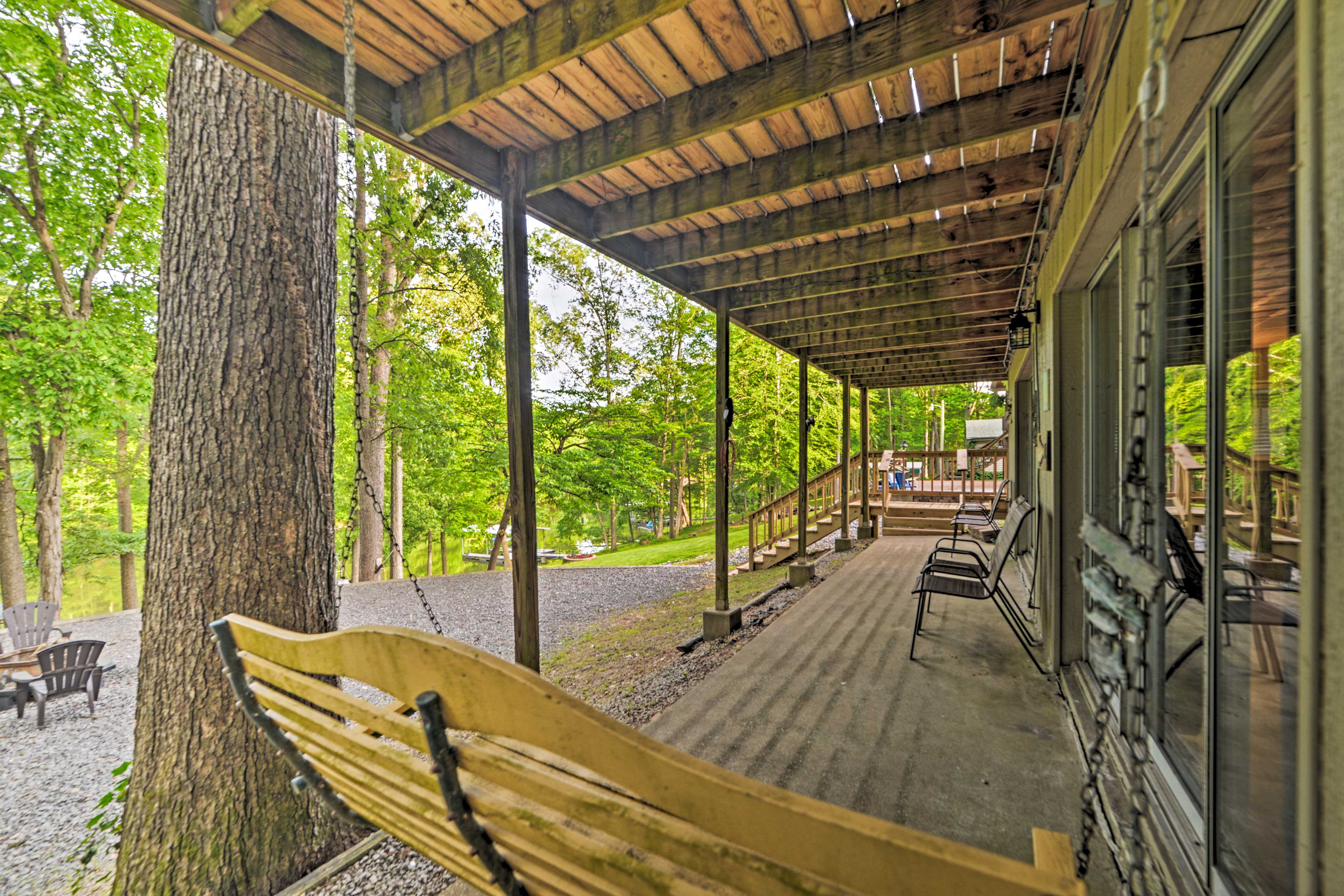 Lake Barkley Home: Private Dock, Kayaks, Fire Pit!