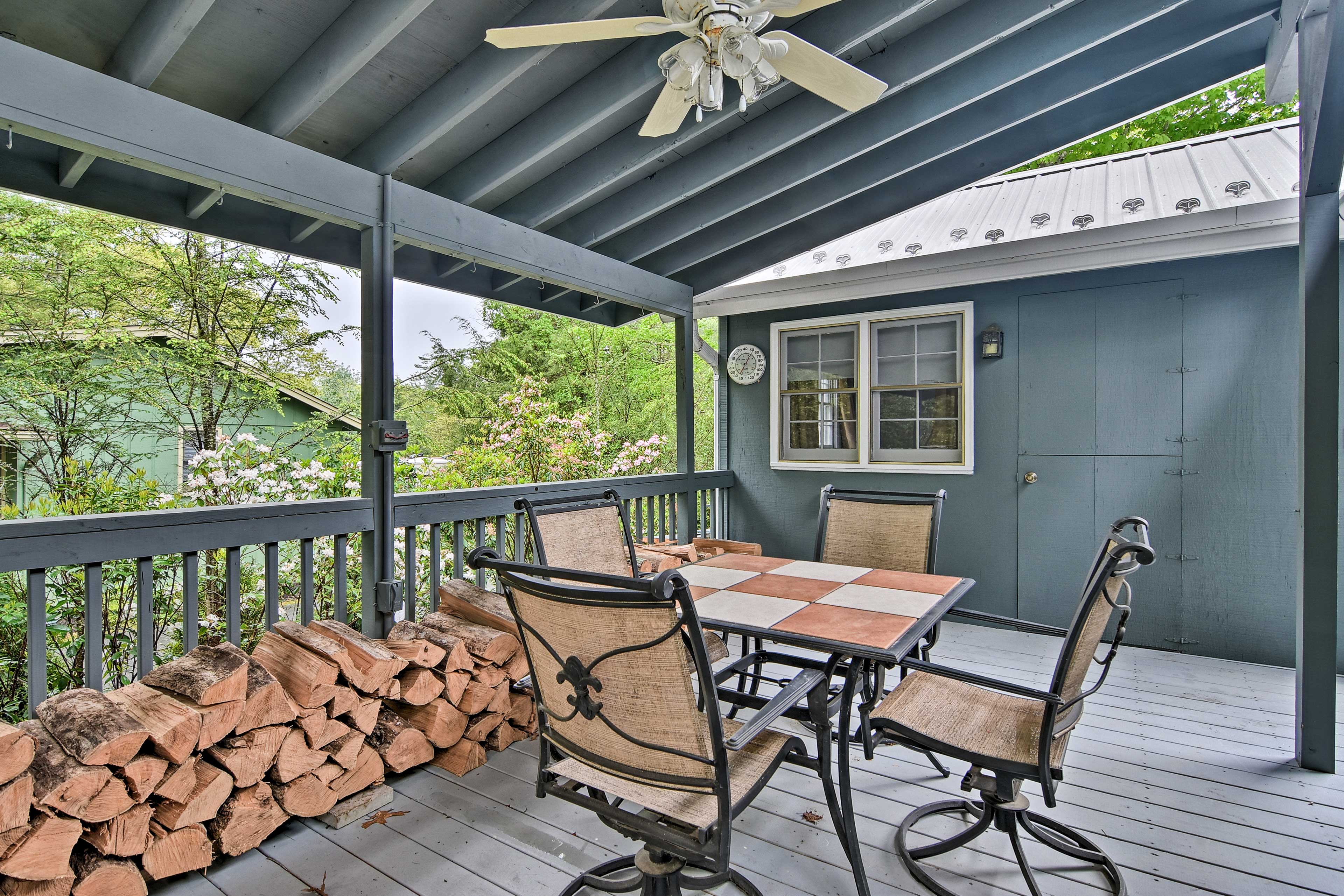 Property Image 2 - Newland Cottage w/ Deck Near Grandfather Mtn Park!