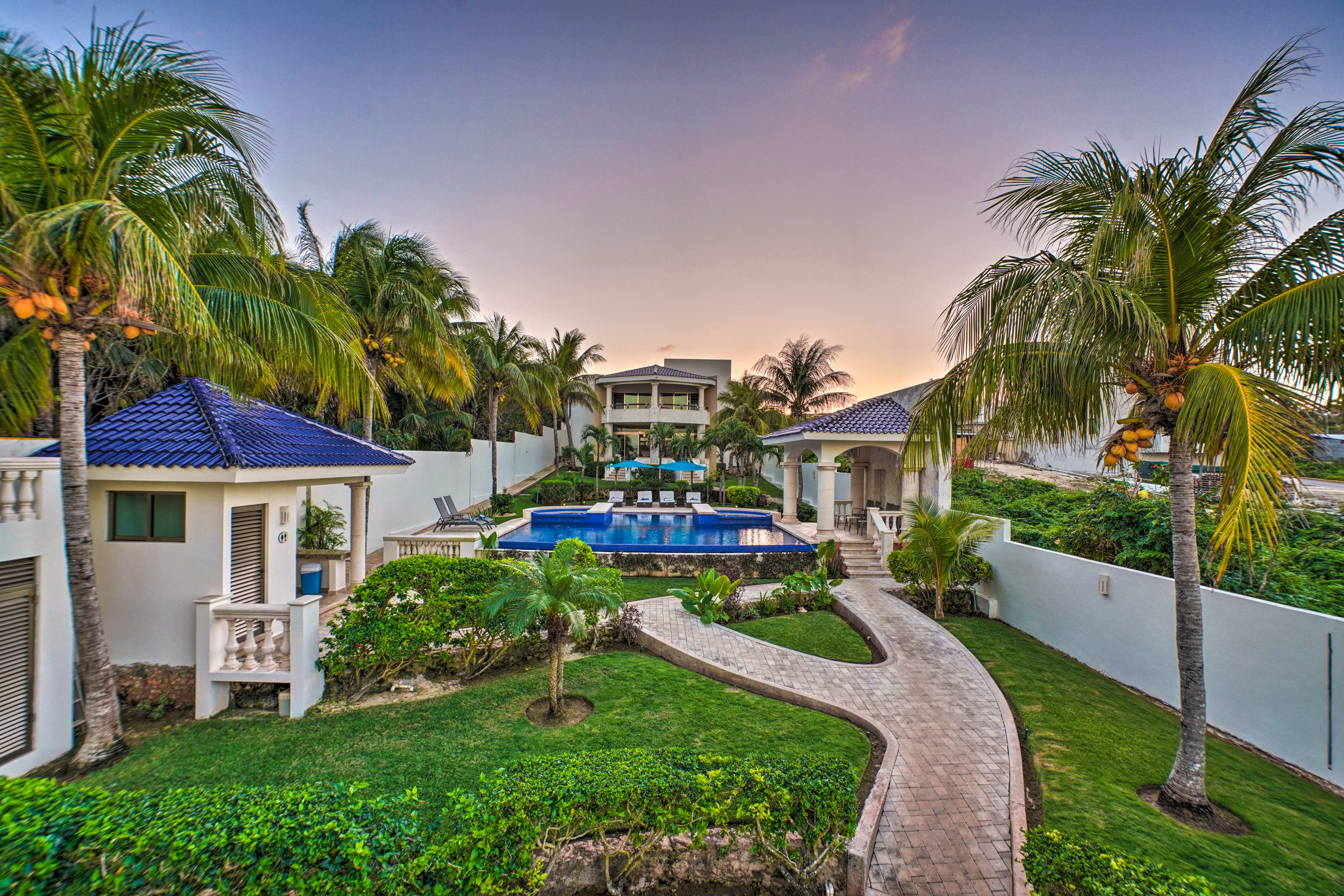 Property Image 2 - Oceanfront Isla Mujeres Estate w/ Infinity Pool!