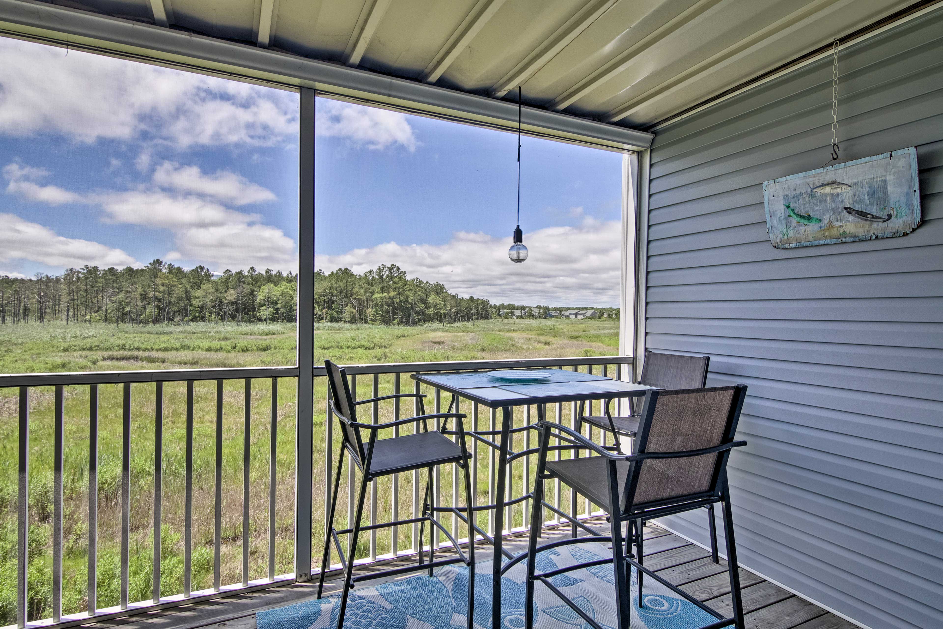 Peaceful Ocean View Condo w/ Pool & Bay Access - Home Rental in Ocean View