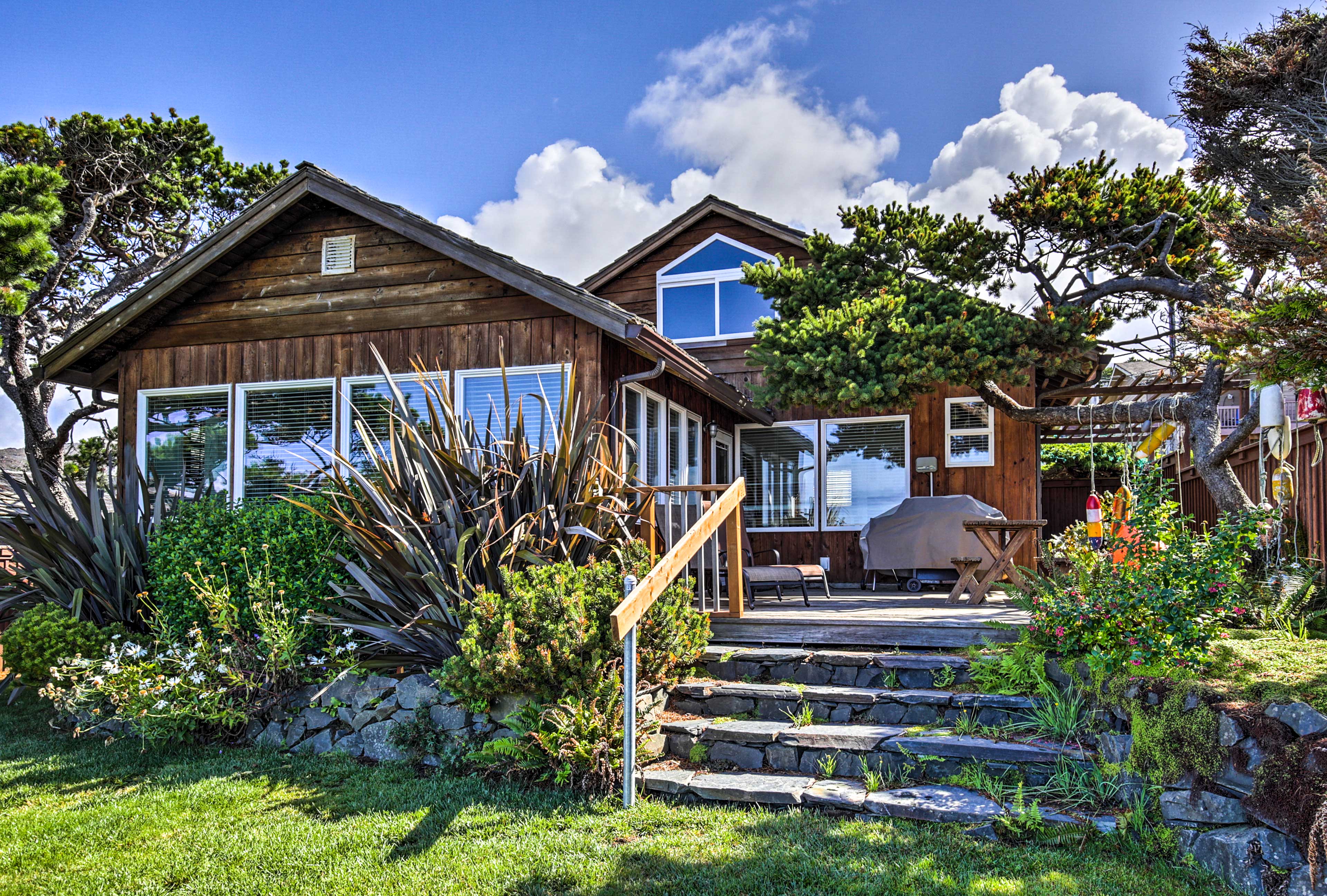 Oceanfront Escape w/ Pacific Views: Surf & Explore