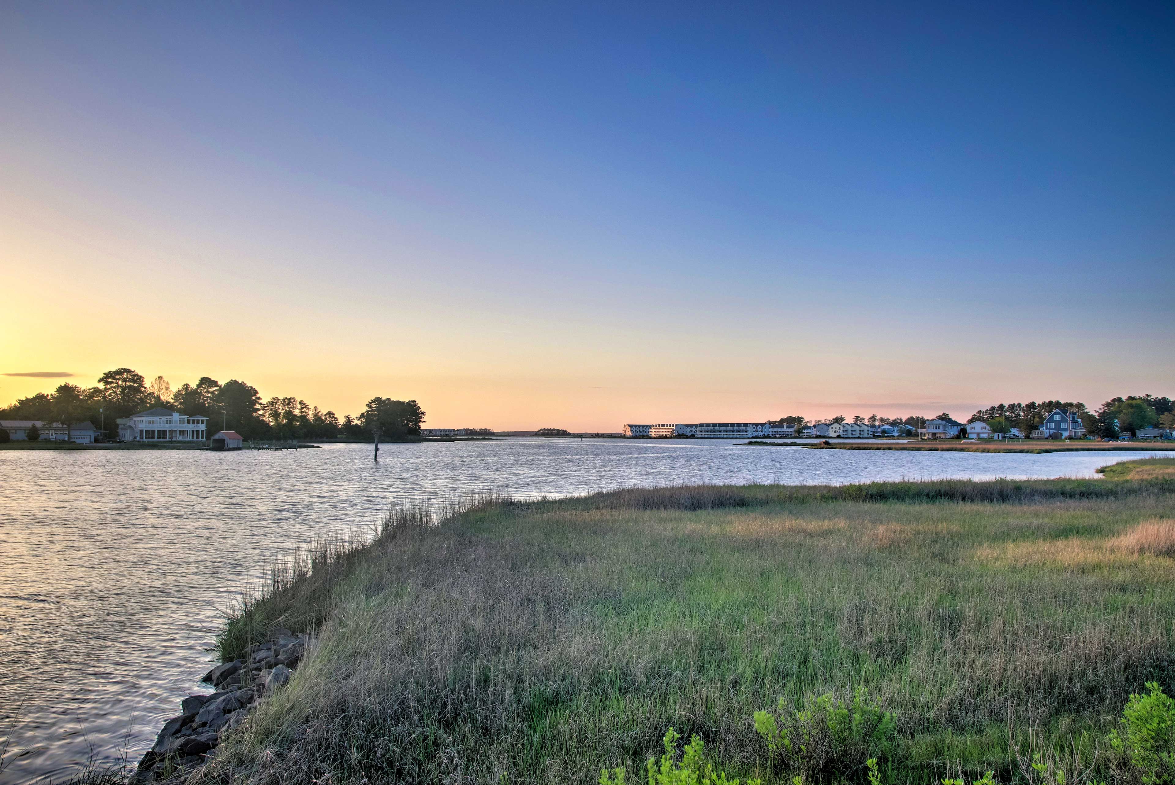 Shared Pool & Bay Access: Ocean View Retreat