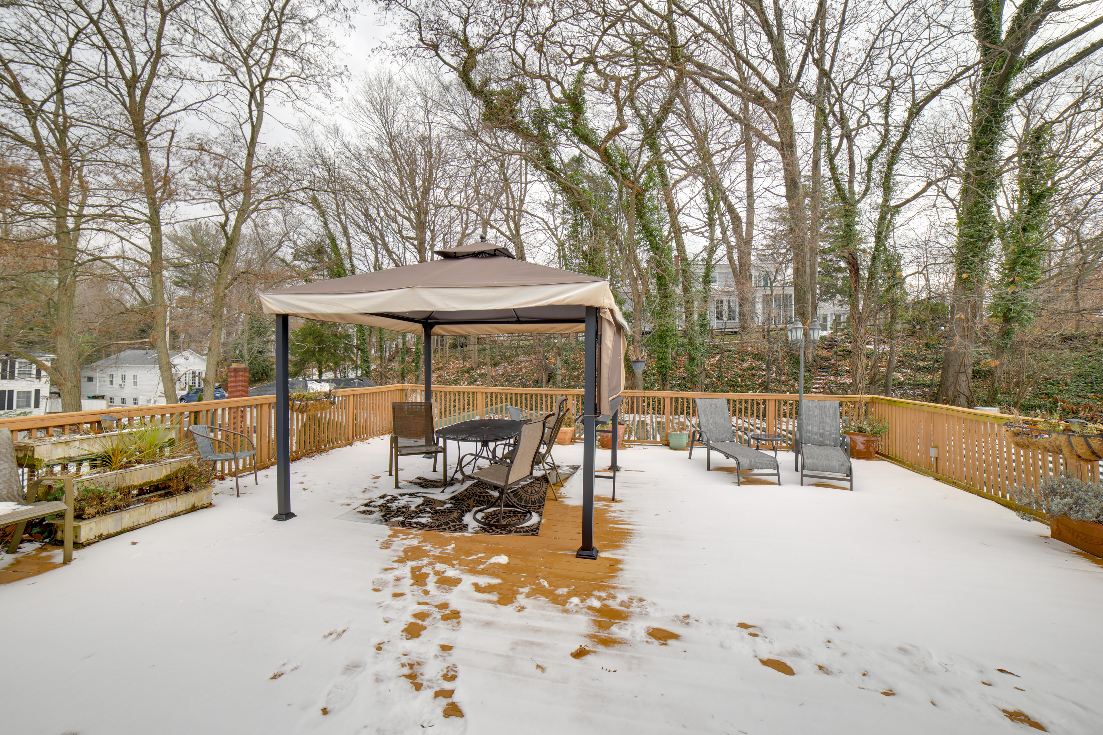 Charming Saugatuck Condo w/ Private Deck + Grill!