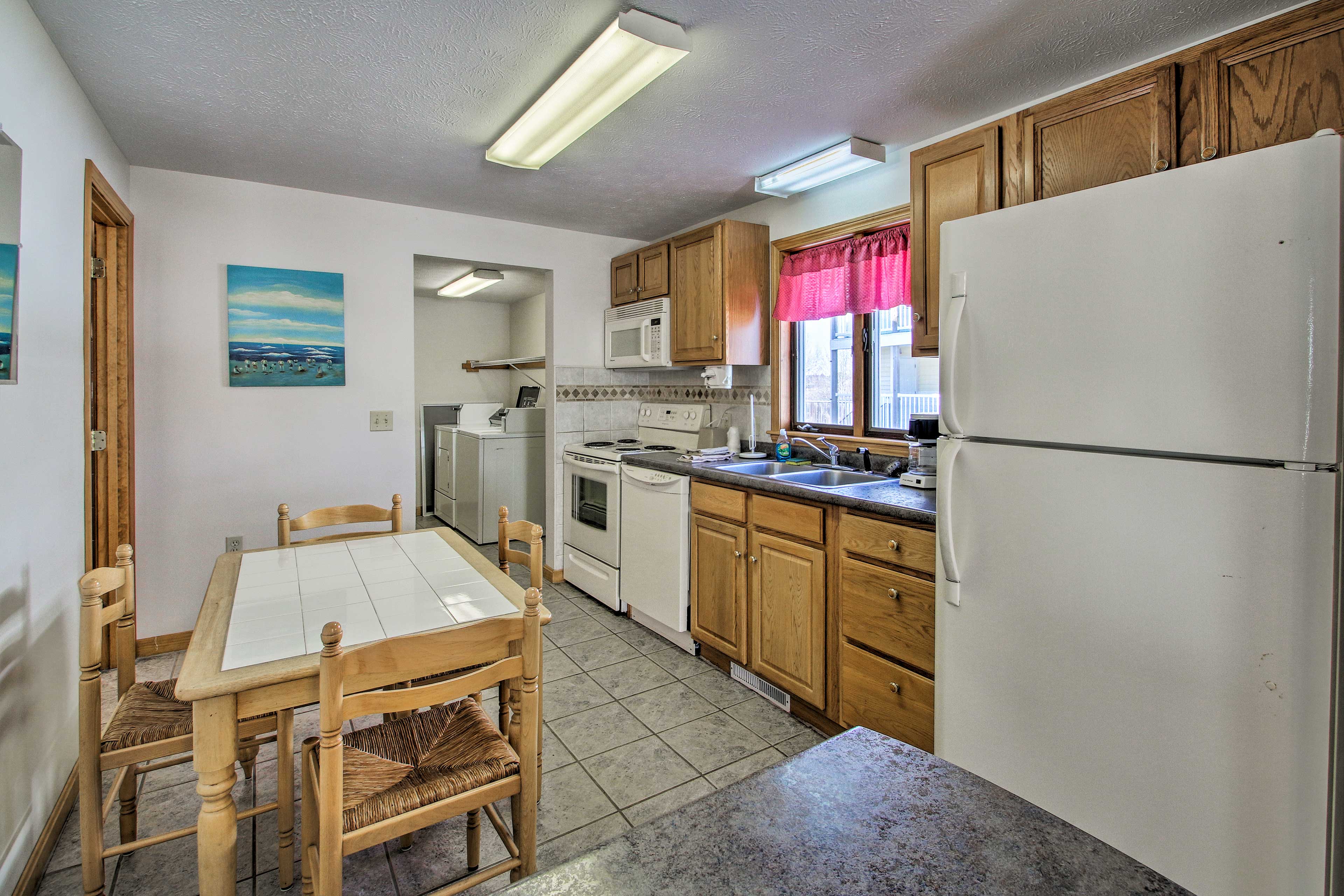 OOB Apt. - 1 Block to Bay, Half-Mile to Pier!